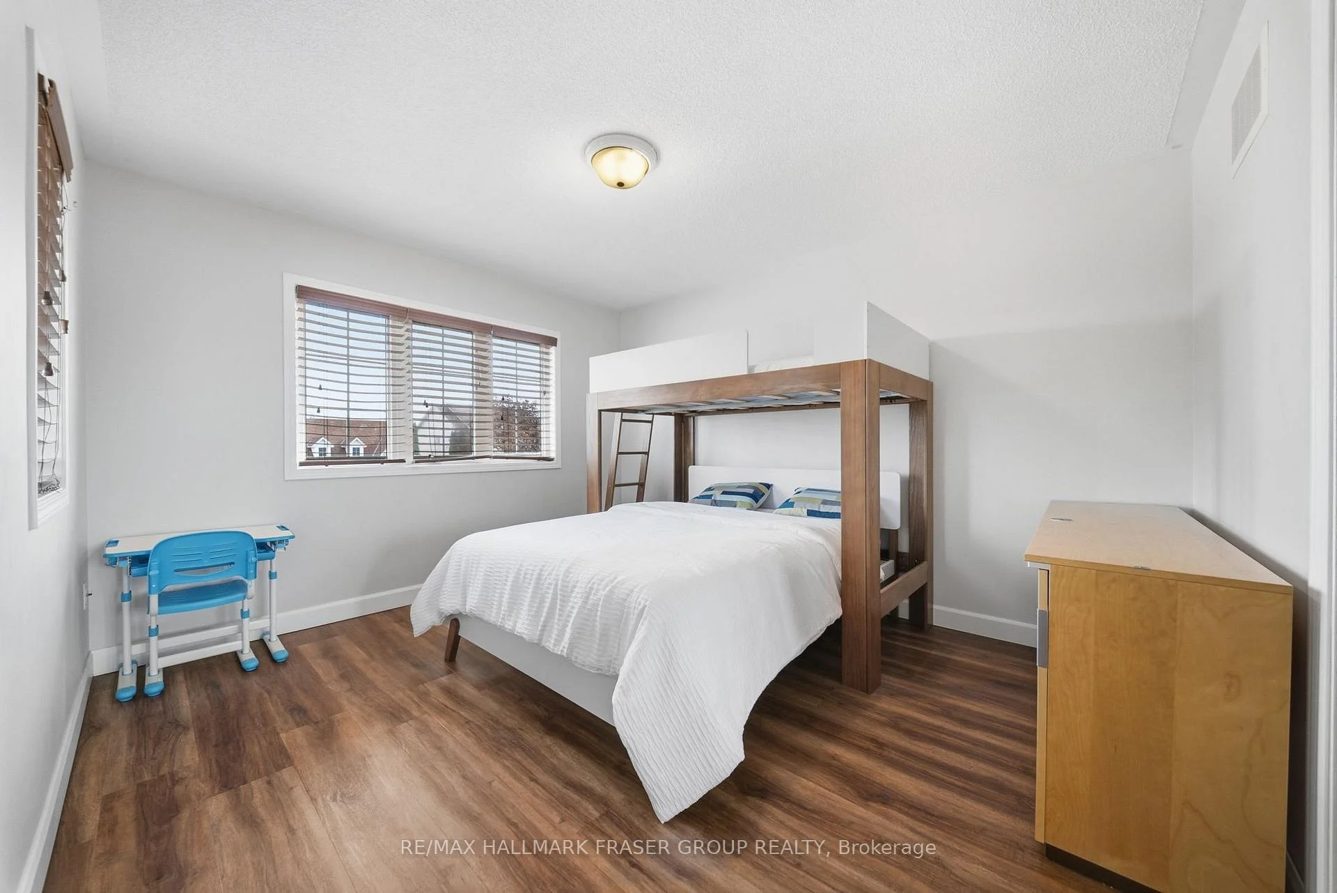 Photo 35 of 46 Childs Court, Clarington, Bowmanville — HOMEH