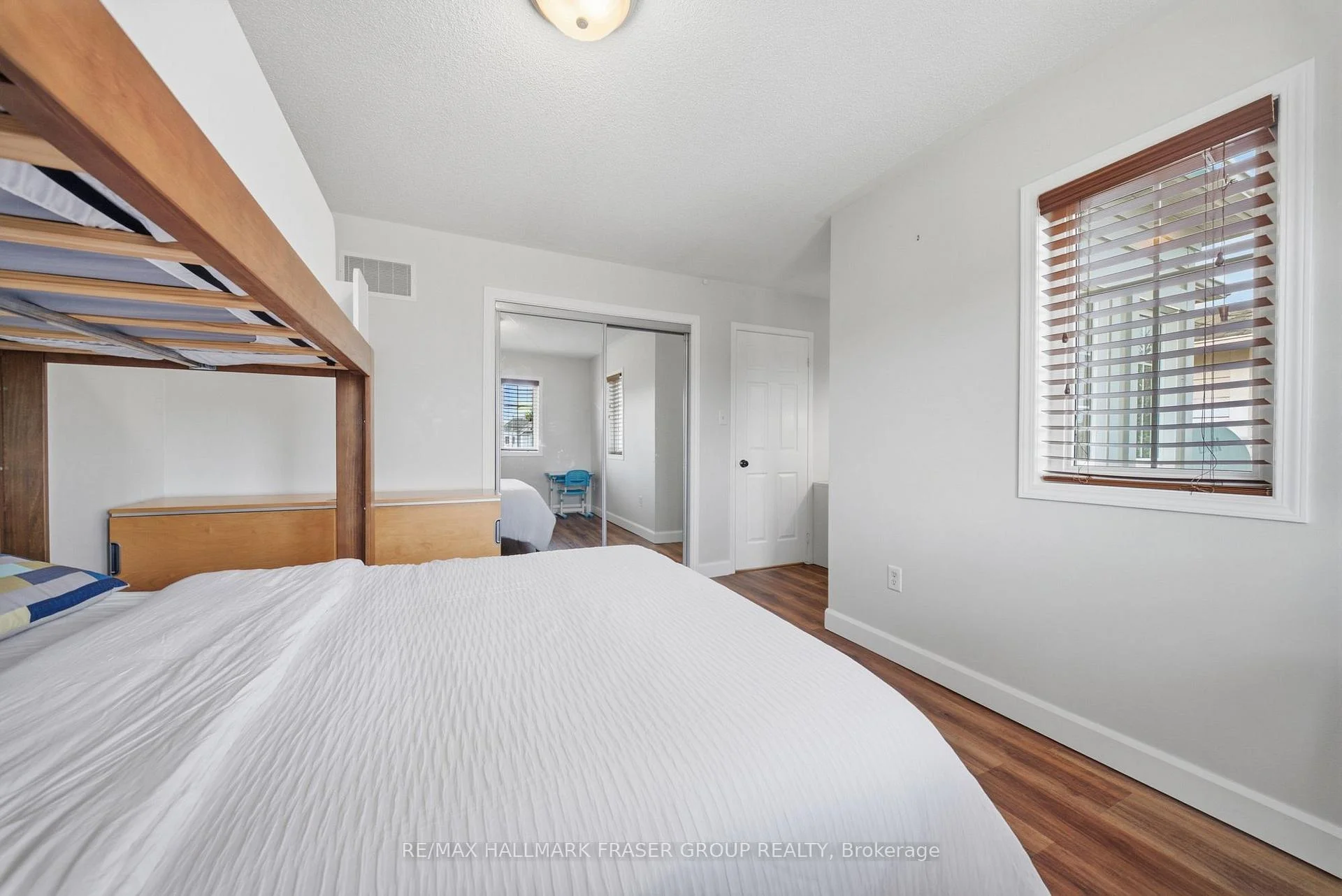 Photo 36 of 46 Childs Court, Clarington, Bowmanville — HOMEH