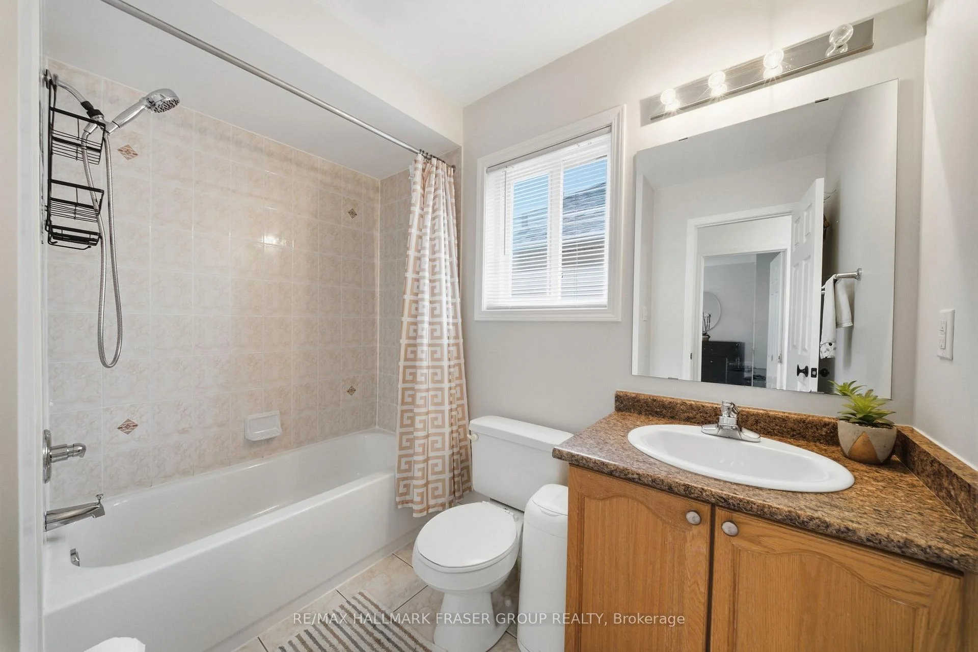 Photo 39 of 46 Childs Court, Clarington, Bowmanville — HOMEH