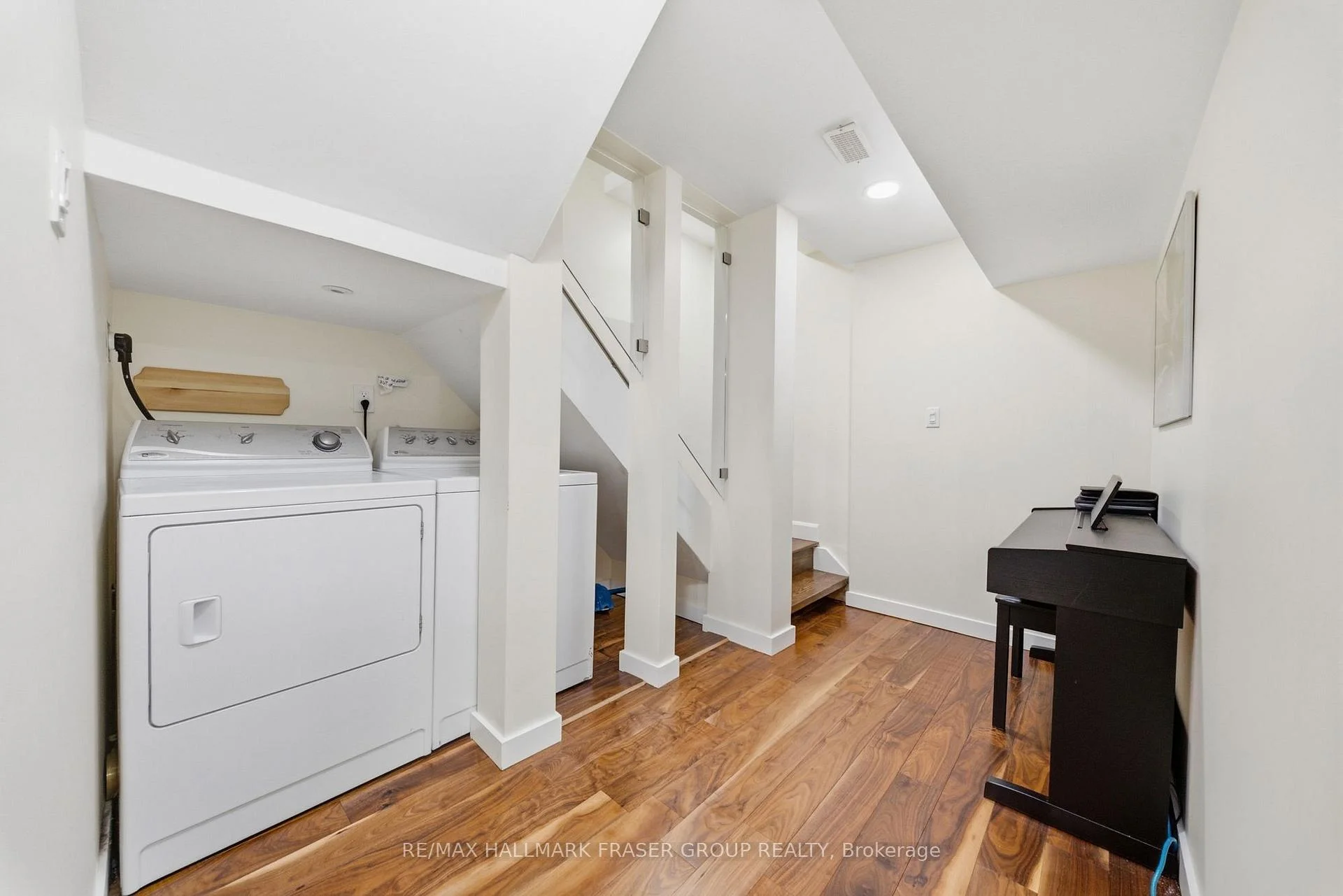 Photo 40 of 46 Childs Court, Clarington, Bowmanville — HOMEH