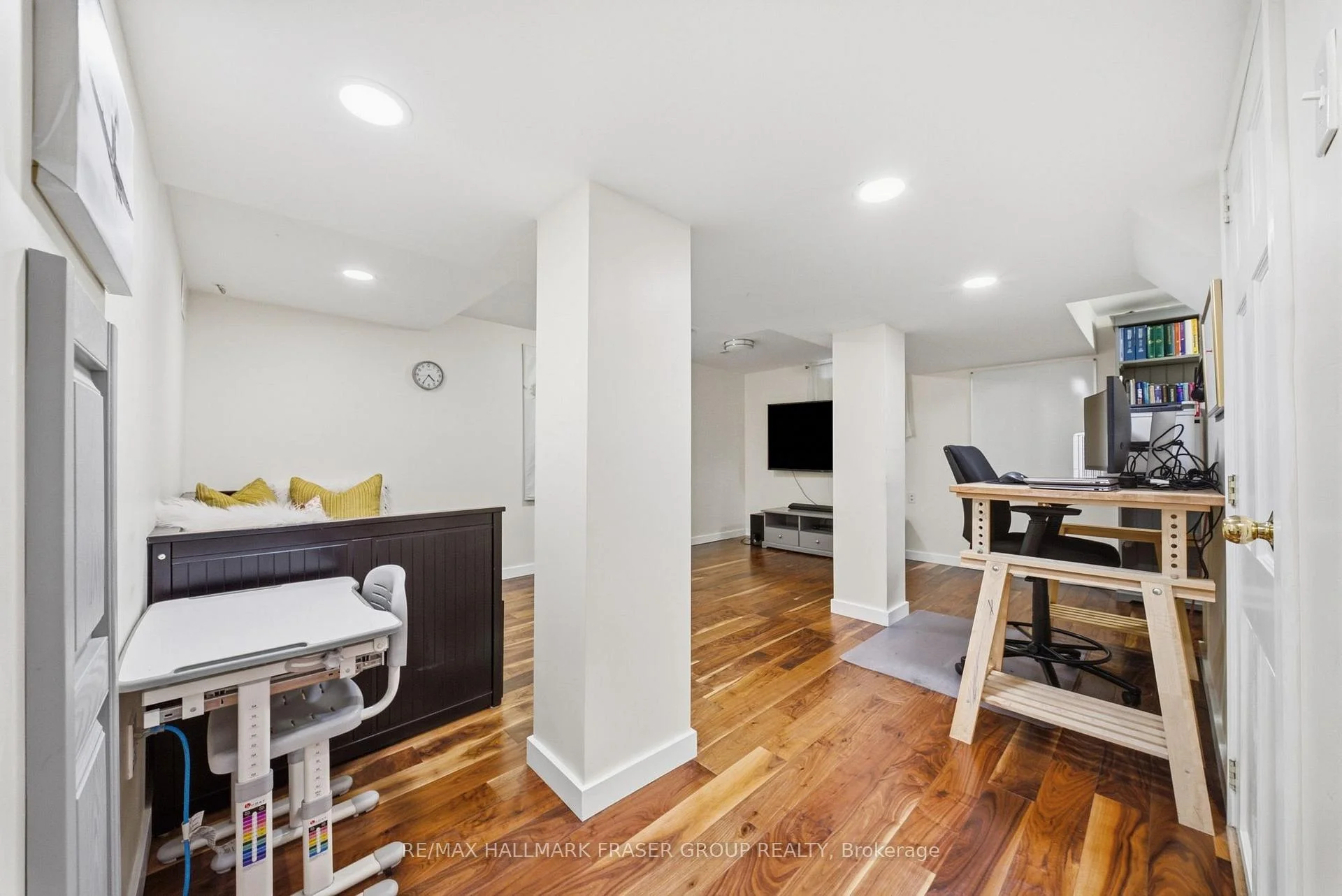 Photo 41 of 46 Childs Court, Clarington, Bowmanville — HOMEH
