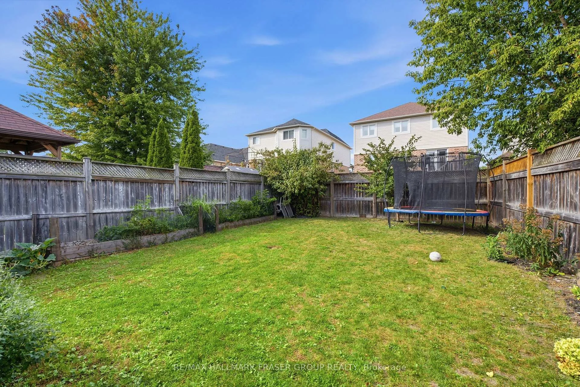 Photo 47 of 46 Childs Court, Clarington, Bowmanville — HOMEH