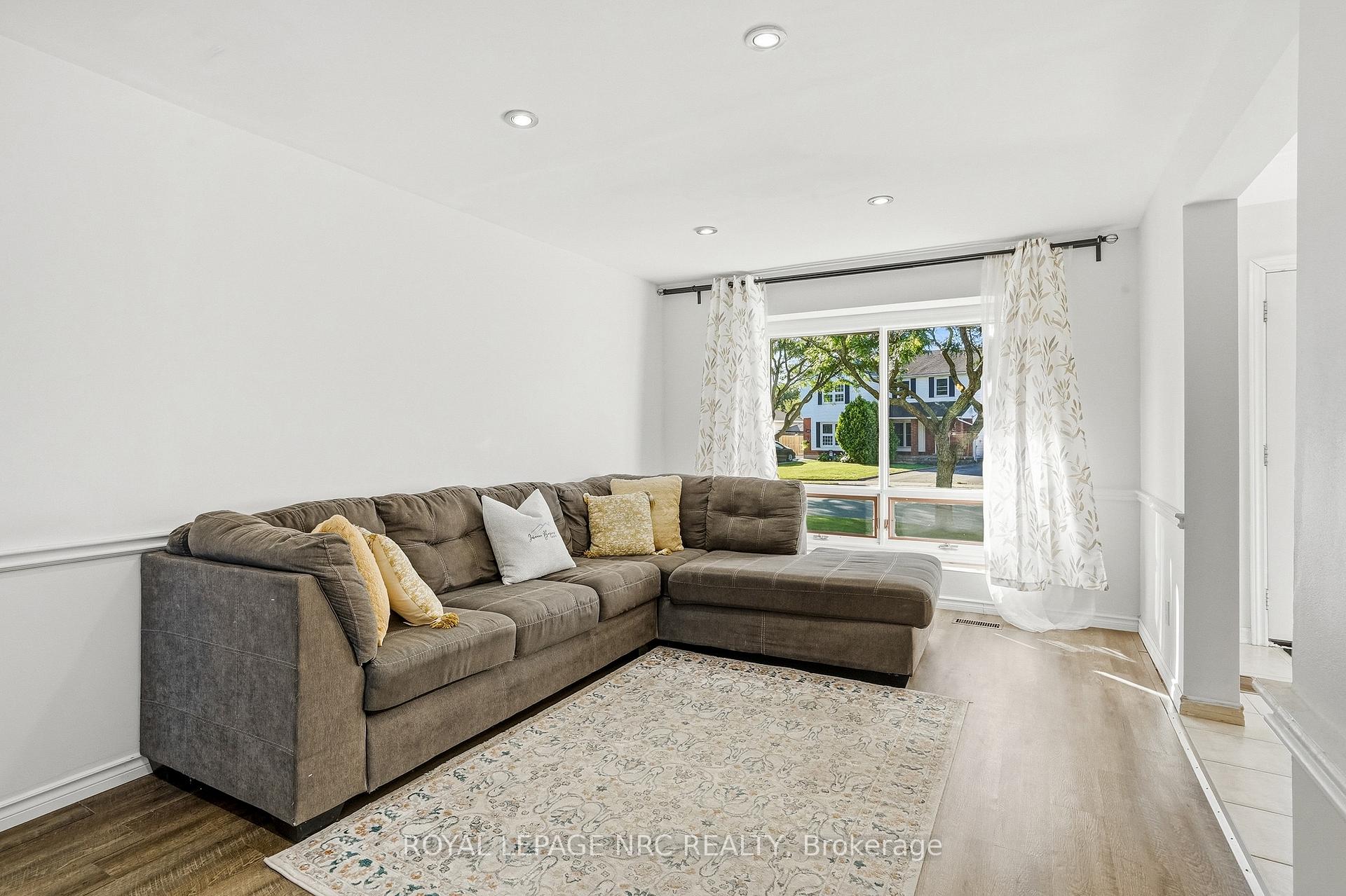 Photo 5 of 6033 Wildrose Crescent, Niagara Falls, Oldfield — HOMEH
