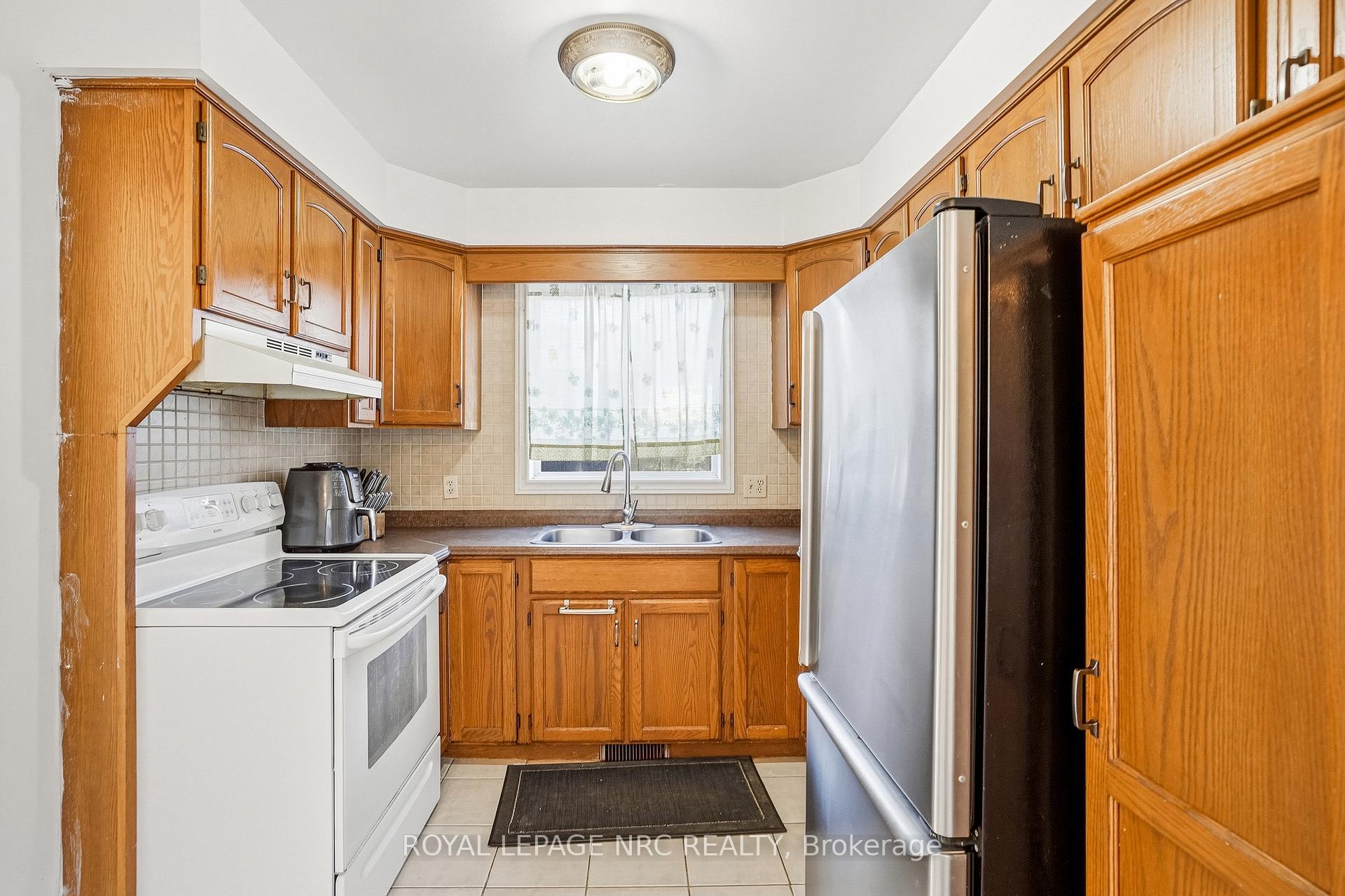 Photo 8 of 6033 Wildrose Crescent, Niagara Falls, Oldfield — HOMEH