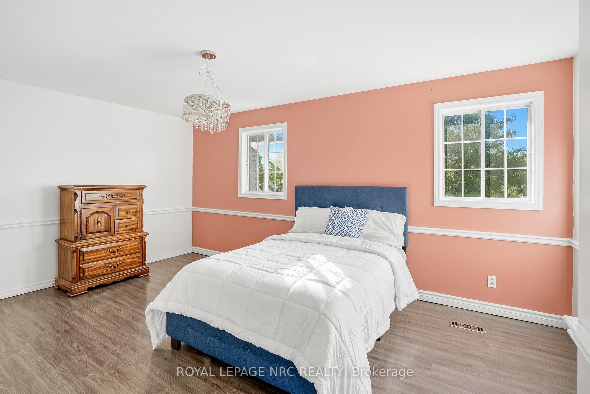 Photo 11 of 6033 Wildrose Crescent, Niagara Falls, Oldfield — HOMEH
