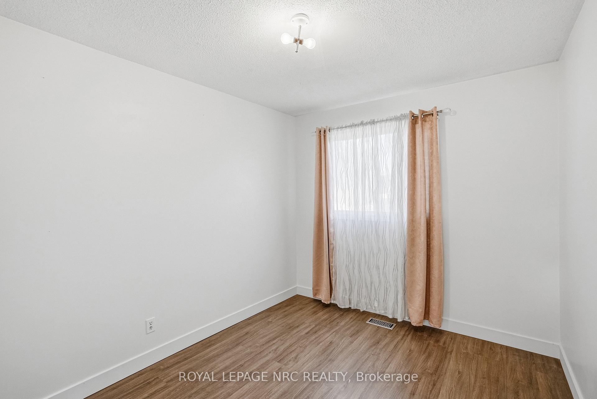 Photo 13 of 6033 Wildrose Crescent, Niagara Falls, Oldfield — HOMEH
