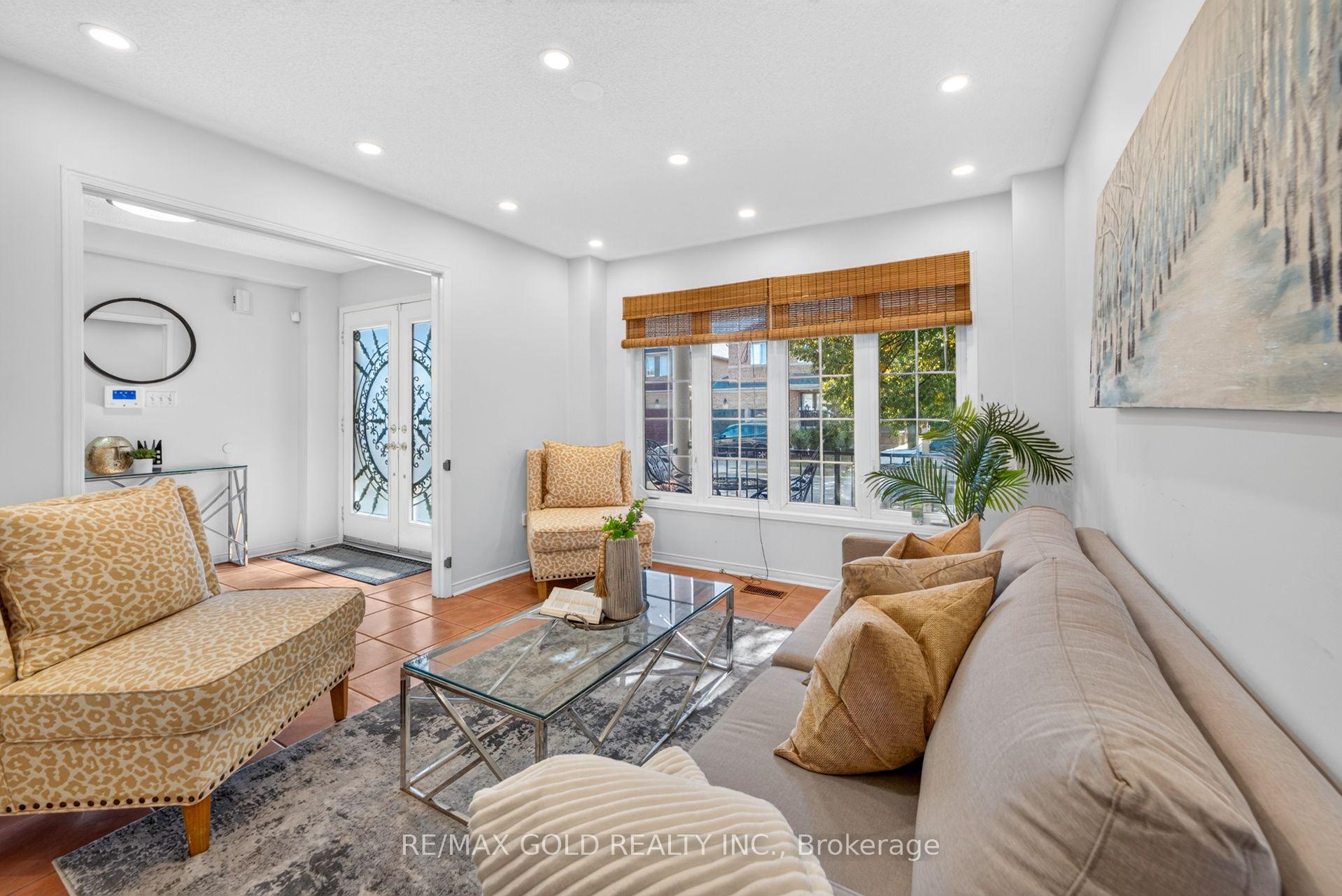 Photo 7 of 19 Briardale Road, Brampton, Fletcher's Meadow — HOMEH