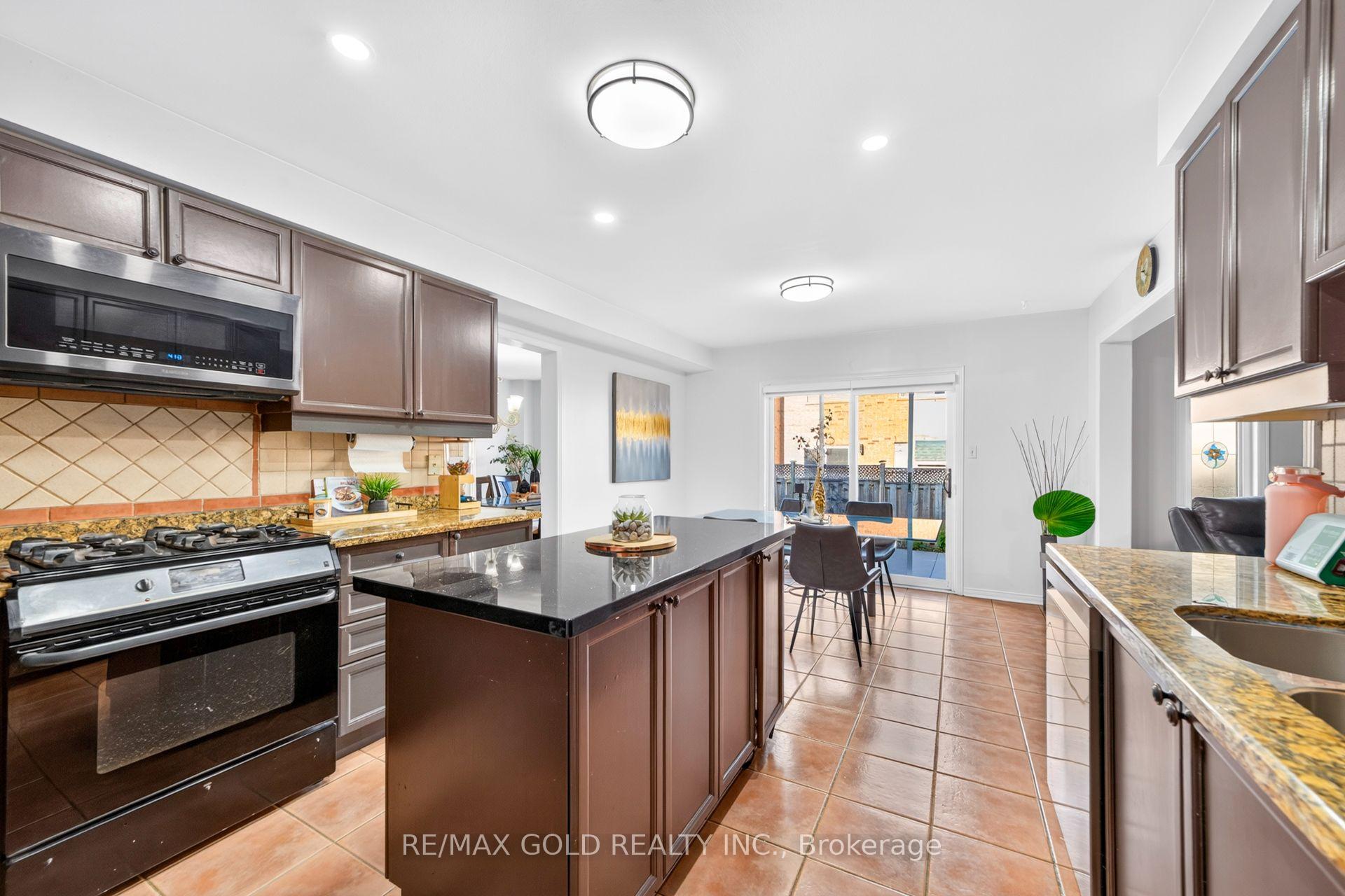 Photo 12 of 19 Briardale Road, Brampton, Fletcher's Meadow — HOMEH