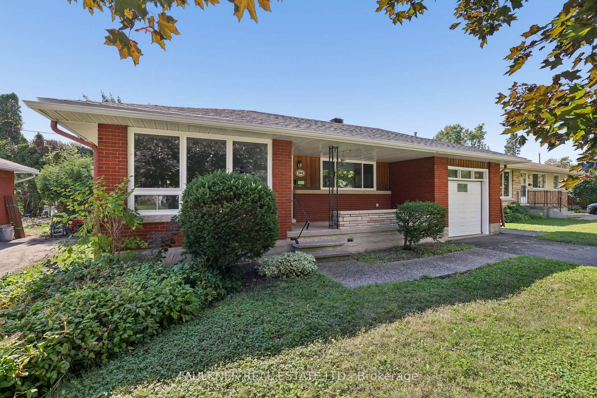 Photo 2 of 794 Adams Avenue, Ottawa, Elmvale Acres — HOMEH