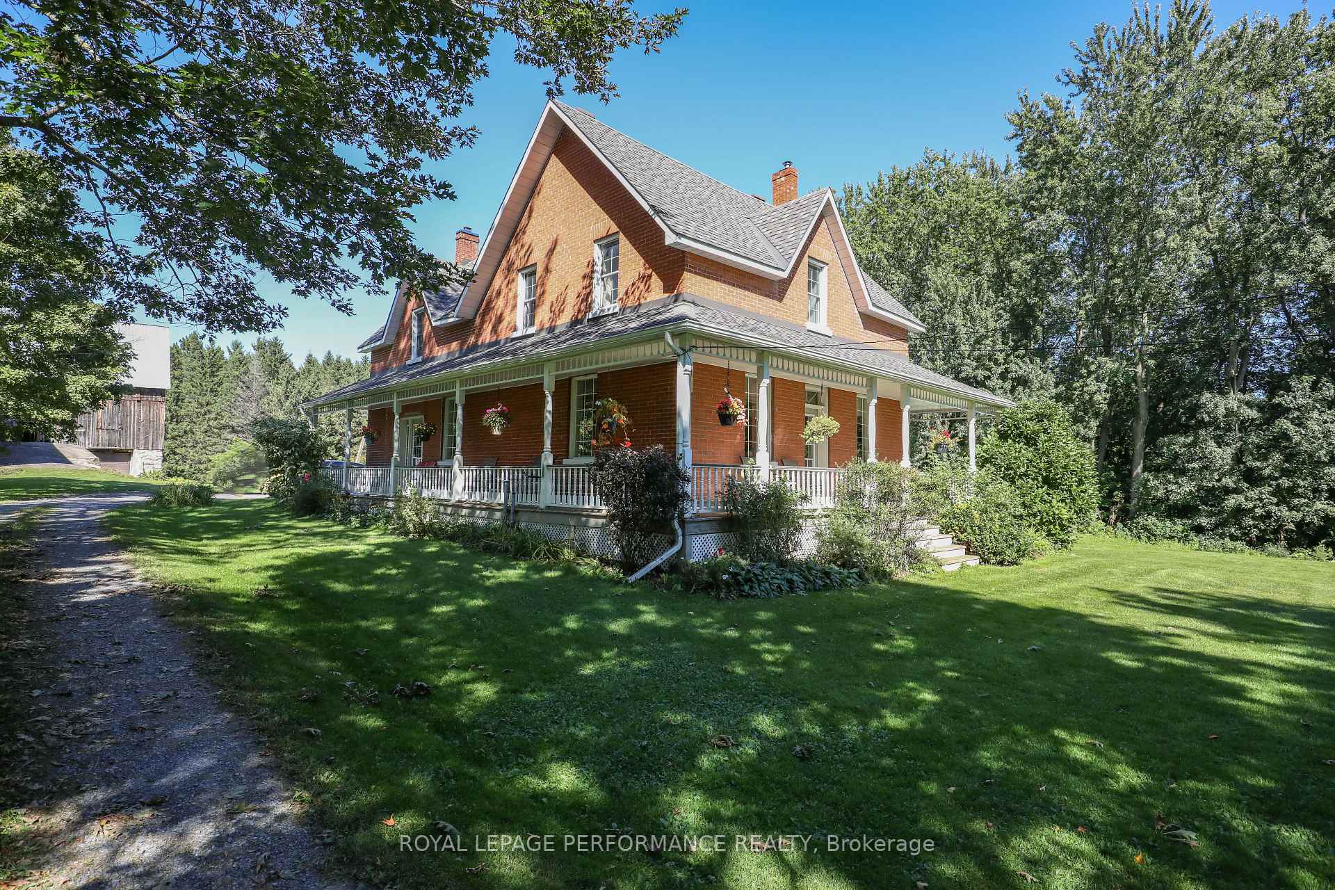Photo of 8253 Russell Road