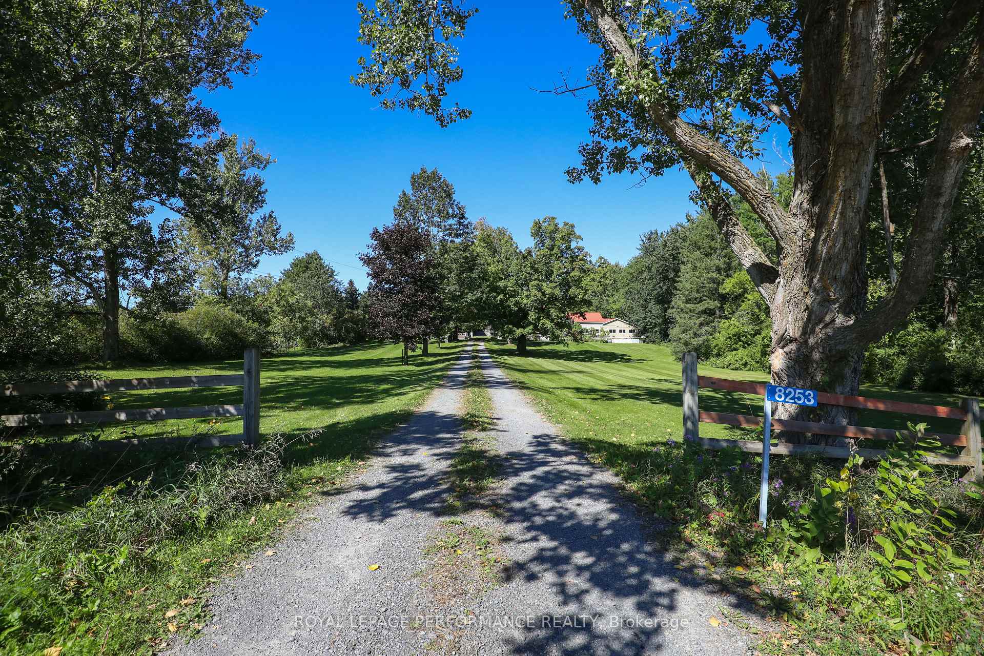 Photo 3 of 8253 Russell Road, Ottawa, Sarsfield/Bearbrook — HOMEH