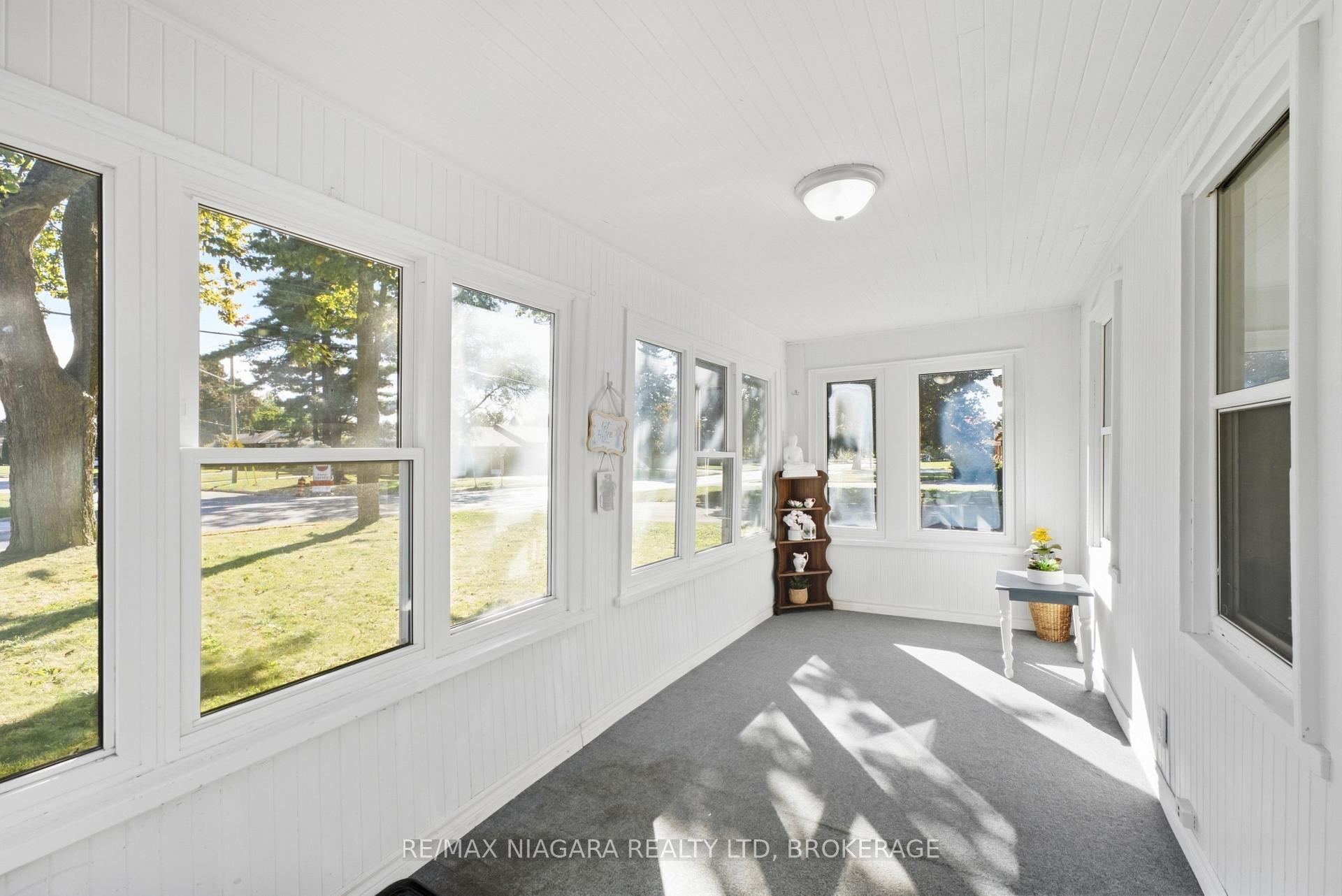 Photo 3 of 6525 Oneil Street, Niagara Falls, Stamford — HOMEH