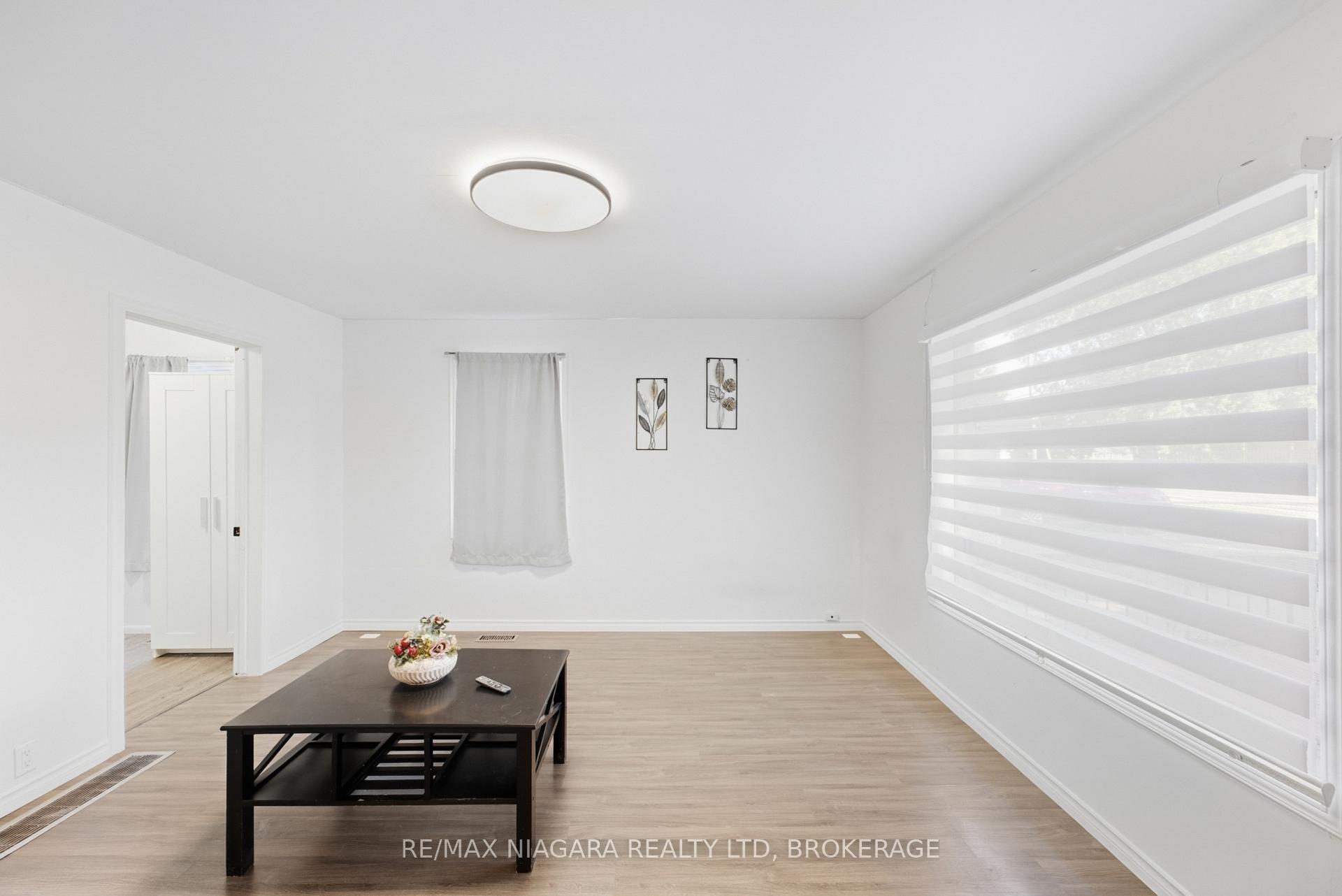 Photo 6 of 6525 Oneil Street, Niagara Falls, Stamford — HOMEH