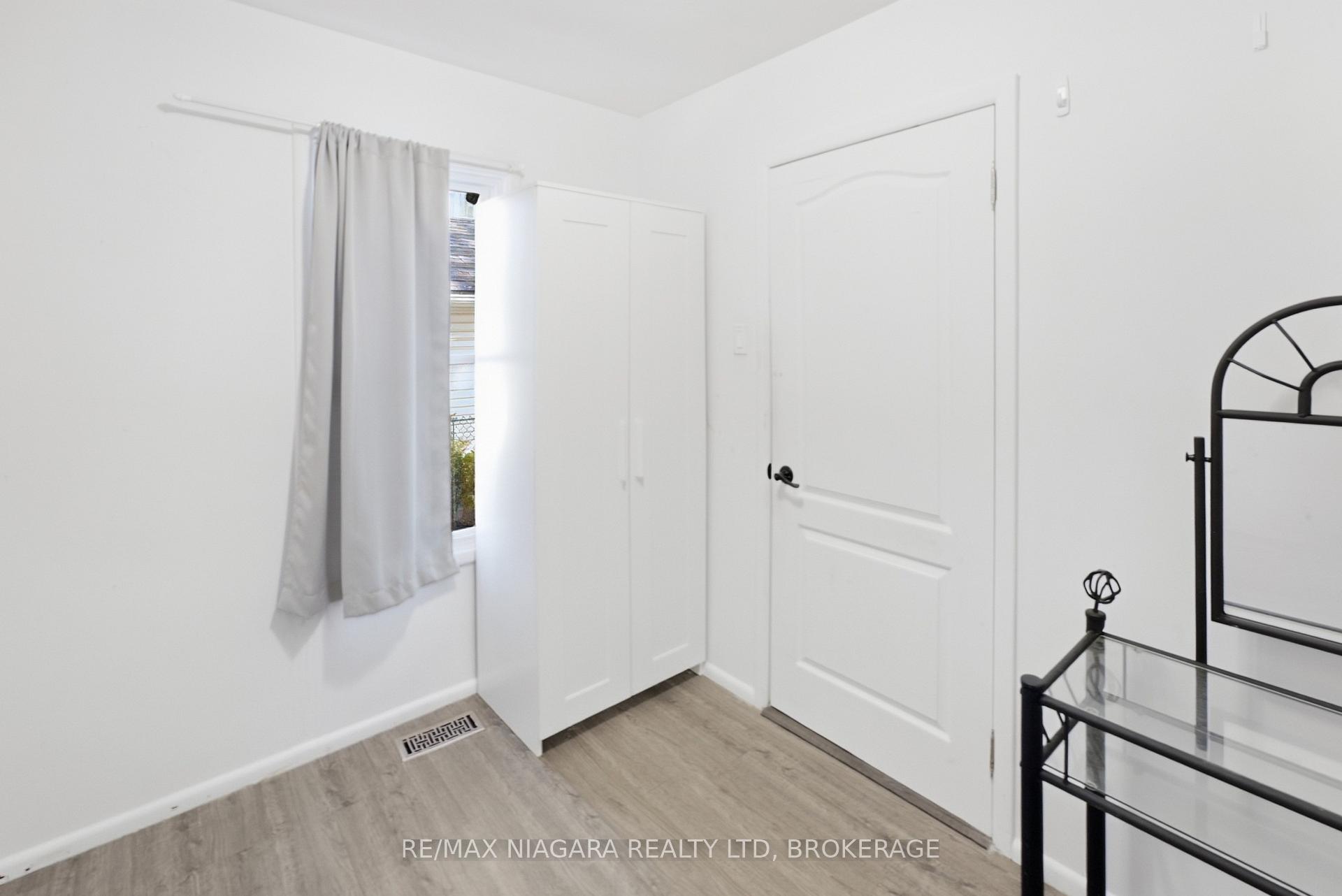 Photo 10 of 6525 Oneil Street, Niagara Falls, Stamford — HOMEH