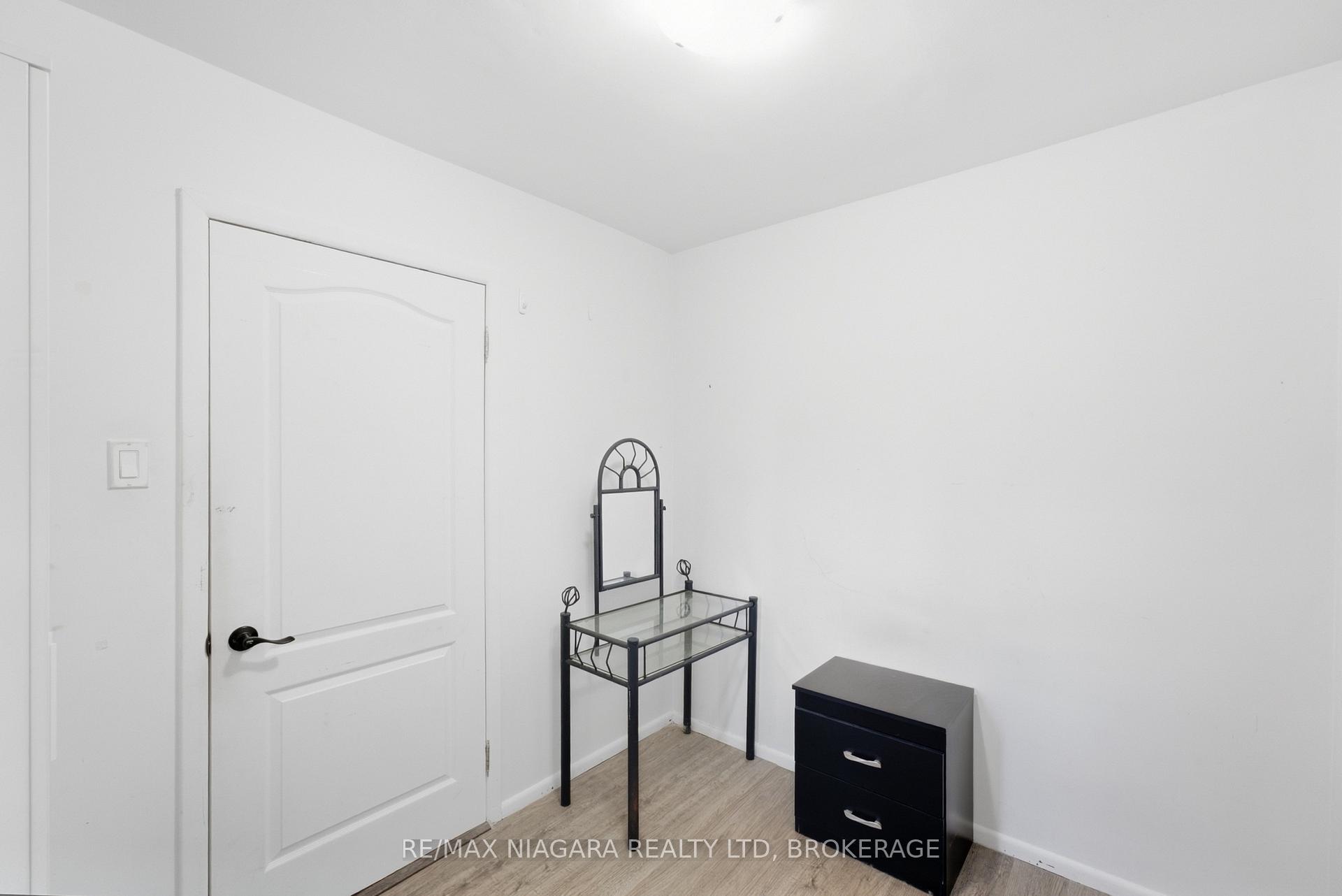 Photo 11 of 6525 Oneil Street, Niagara Falls, Stamford — HOMEH