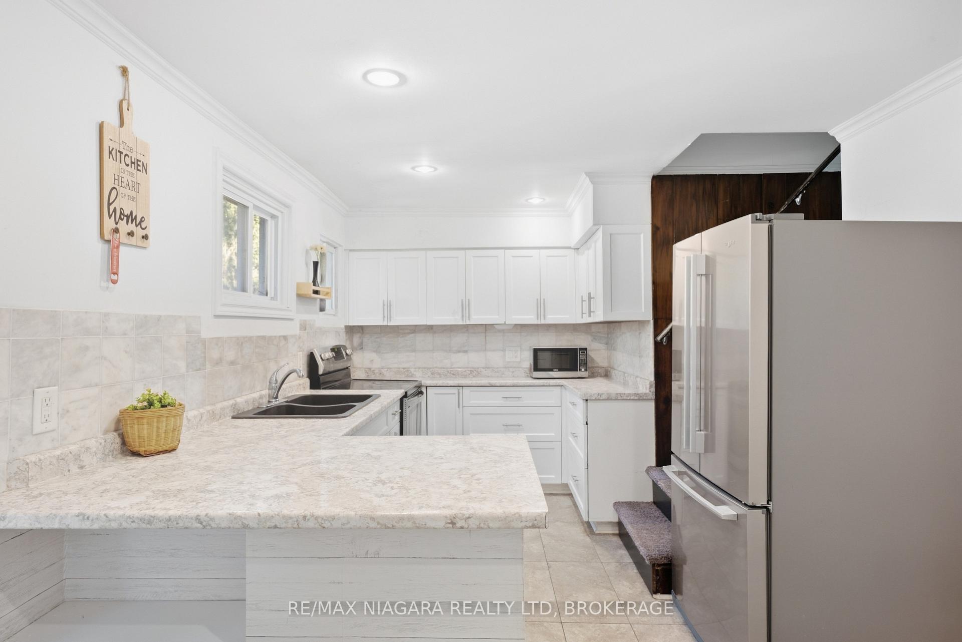 Photo 13 of 6525 Oneil Street, Niagara Falls, Stamford — HOMEH