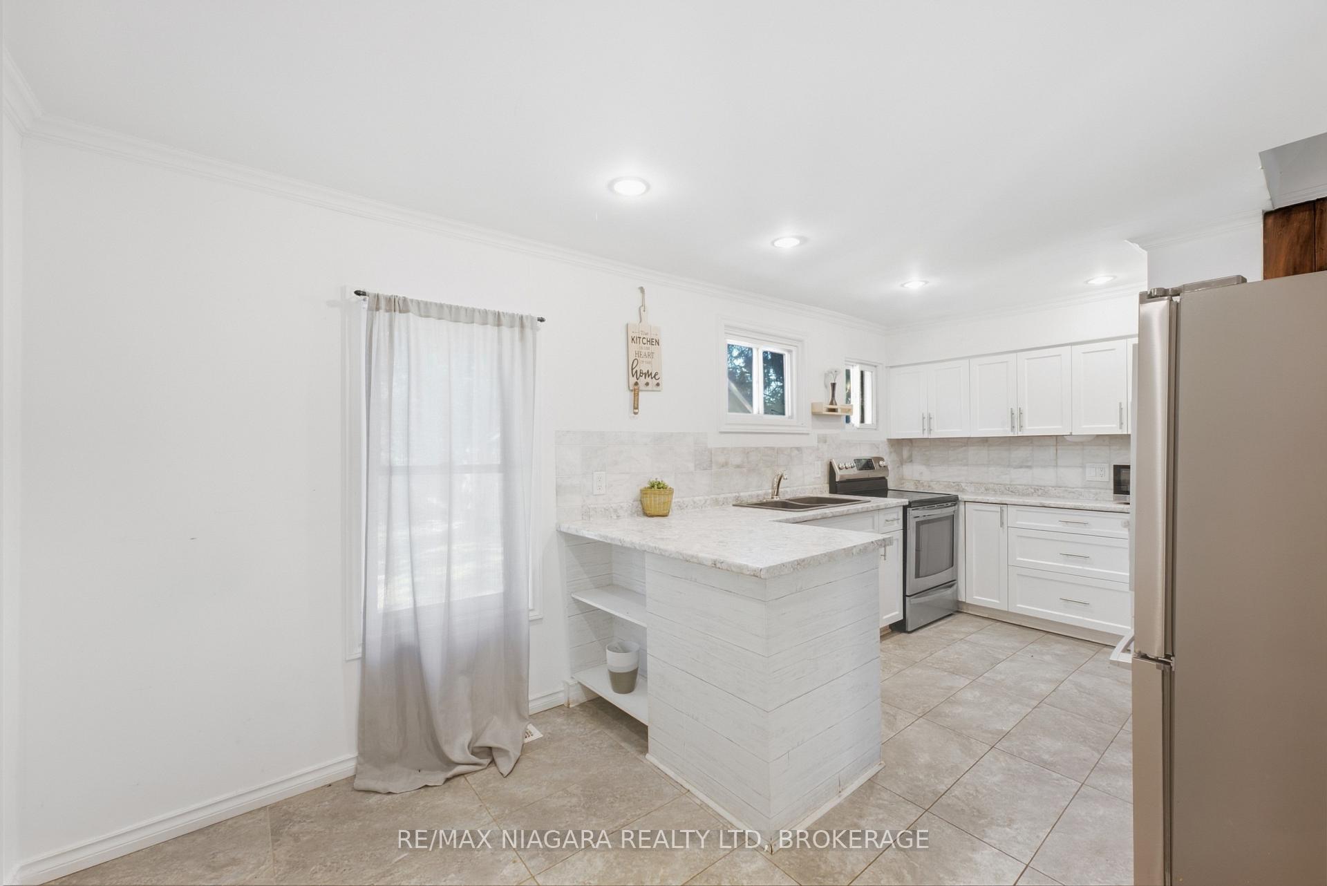 Photo 14 of 6525 Oneil Street, Niagara Falls, Stamford — HOMEH