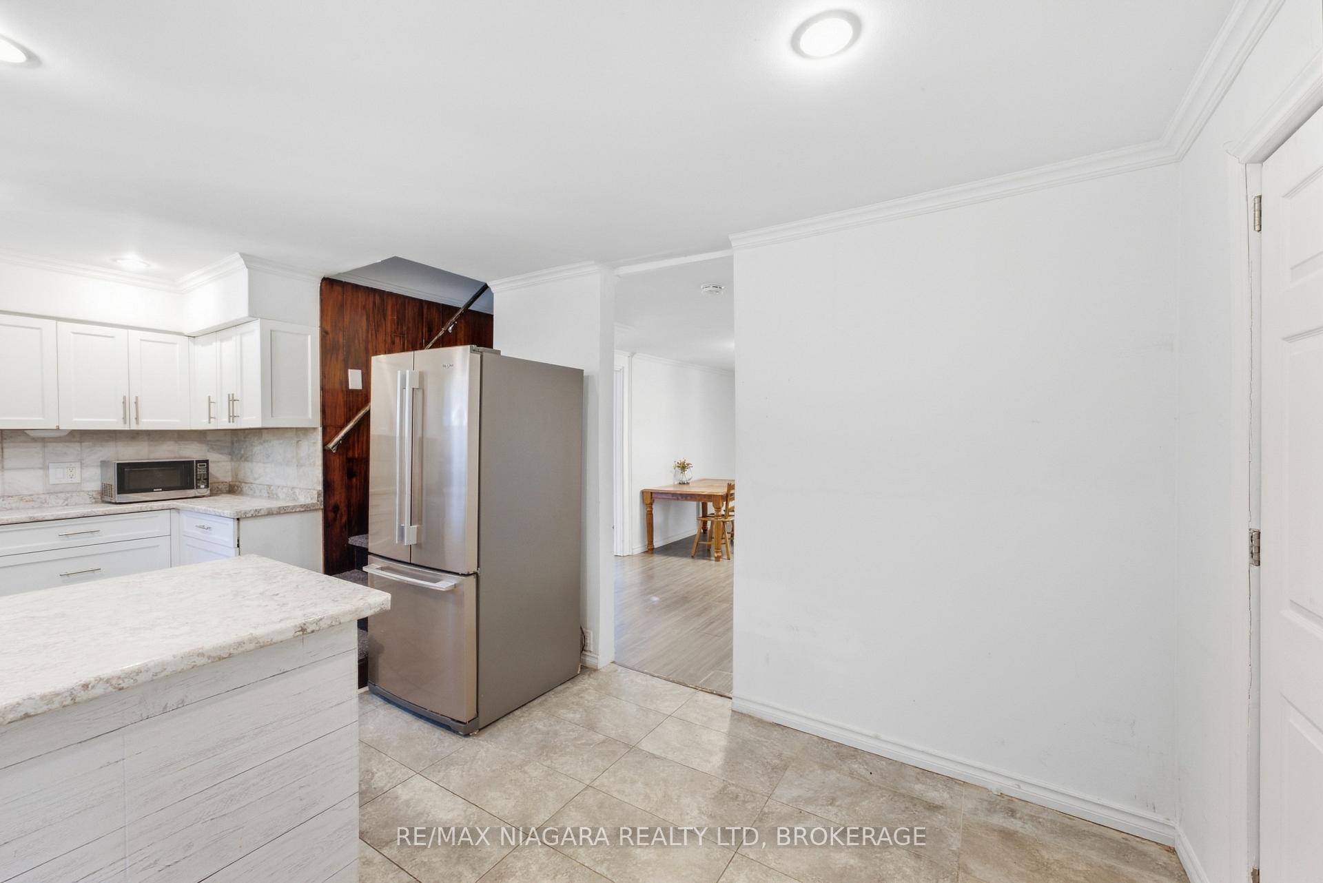 Photo 15 of 6525 Oneil Street, Niagara Falls, Stamford — HOMEH