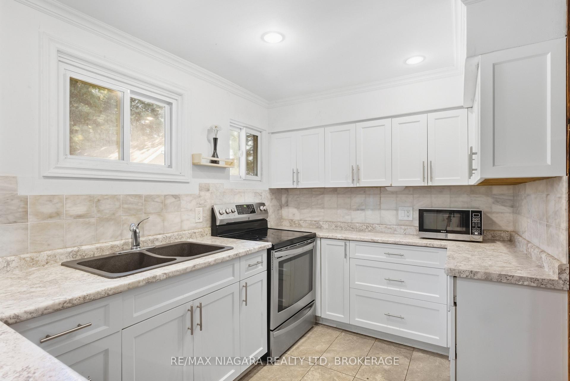 Photo 16 of 6525 Oneil Street, Niagara Falls, Stamford — HOMEH