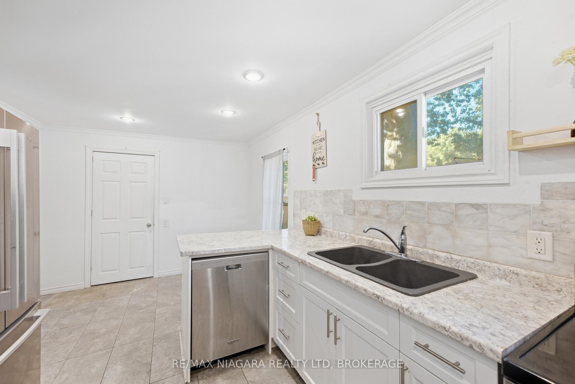 Photo 17 of 6525 Oneil Street, Niagara Falls, Stamford — HOMEH