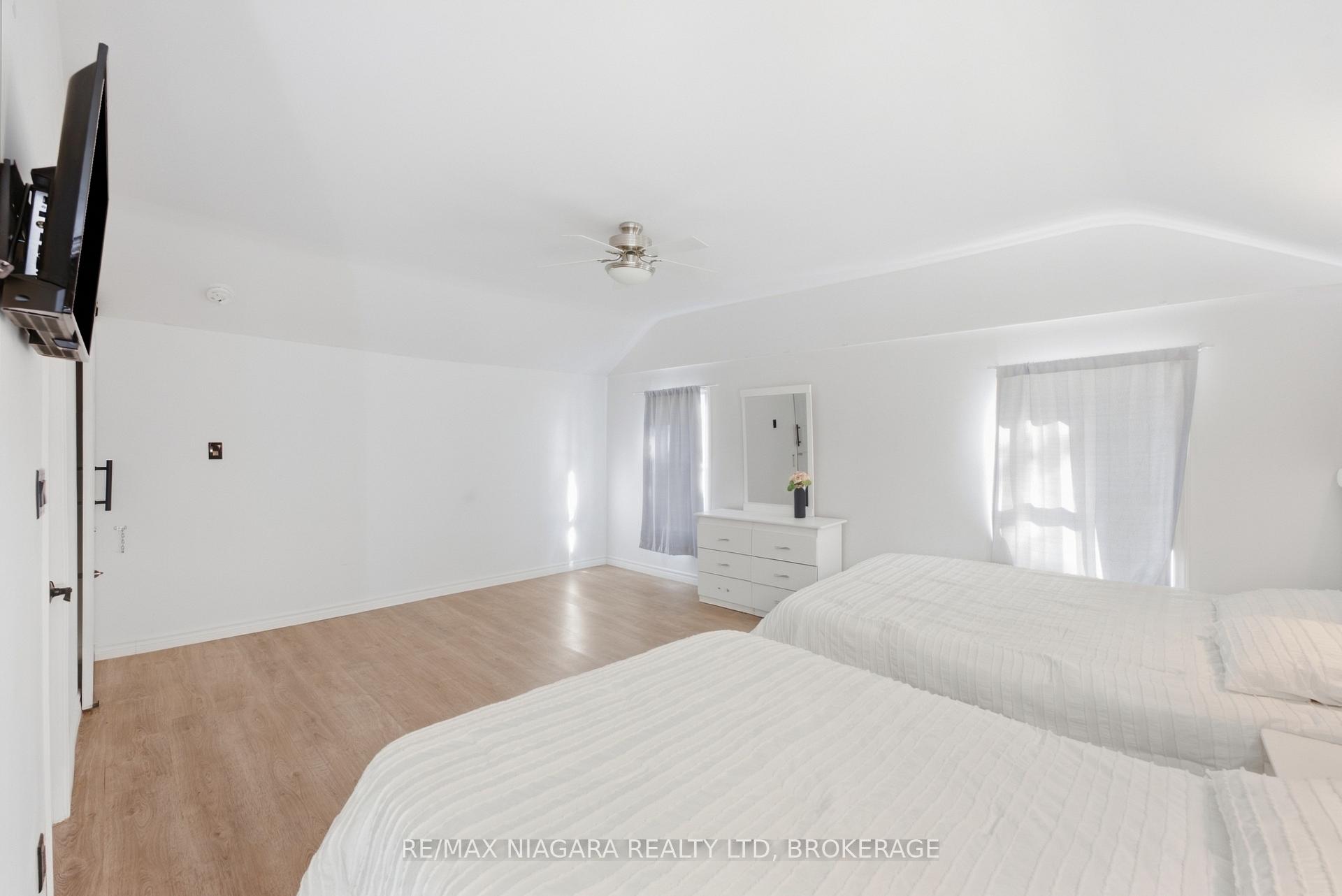 Photo 23 of 6525 Oneil Street, Niagara Falls, Stamford — HOMEH