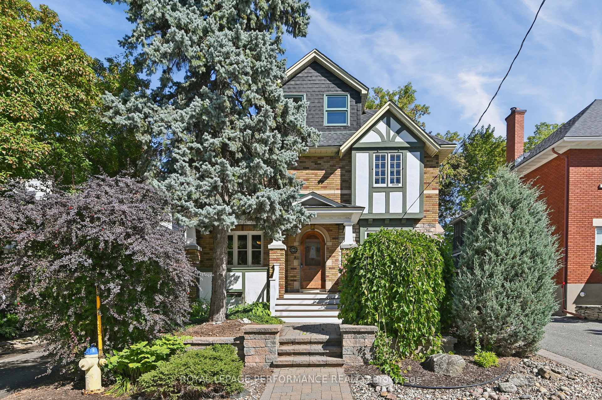 Photo of 383 Hamilton Avenue S