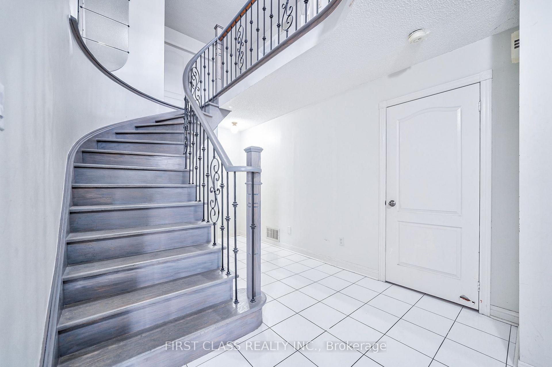 Photo 5 of 3309 Loyalist Drive, Mississauga, Erin Mills — HOMEH