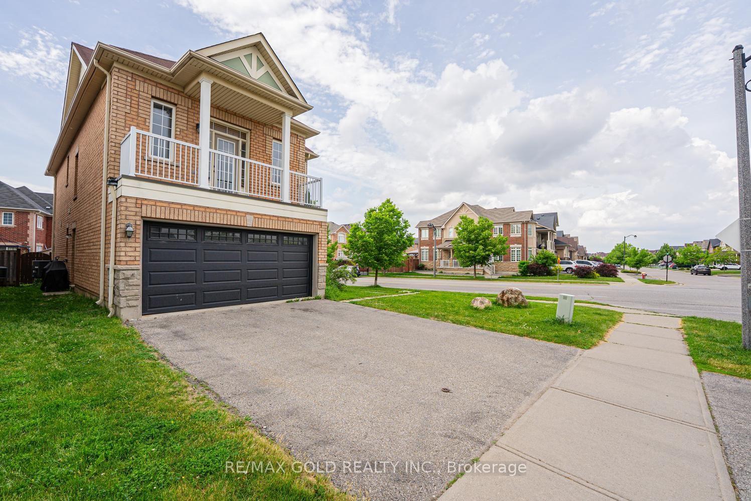 Photo 2 of 424 Barber Drive, Halton Hills, Georgetown — HOMEH