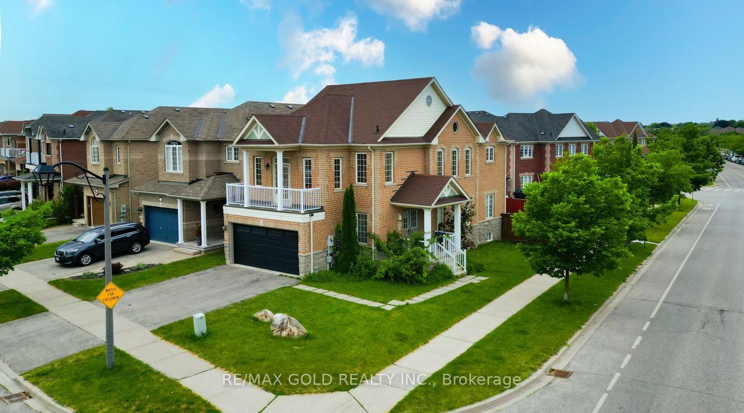 Photo 4 of 424 Barber Drive, Halton Hills, Georgetown — HOMEH