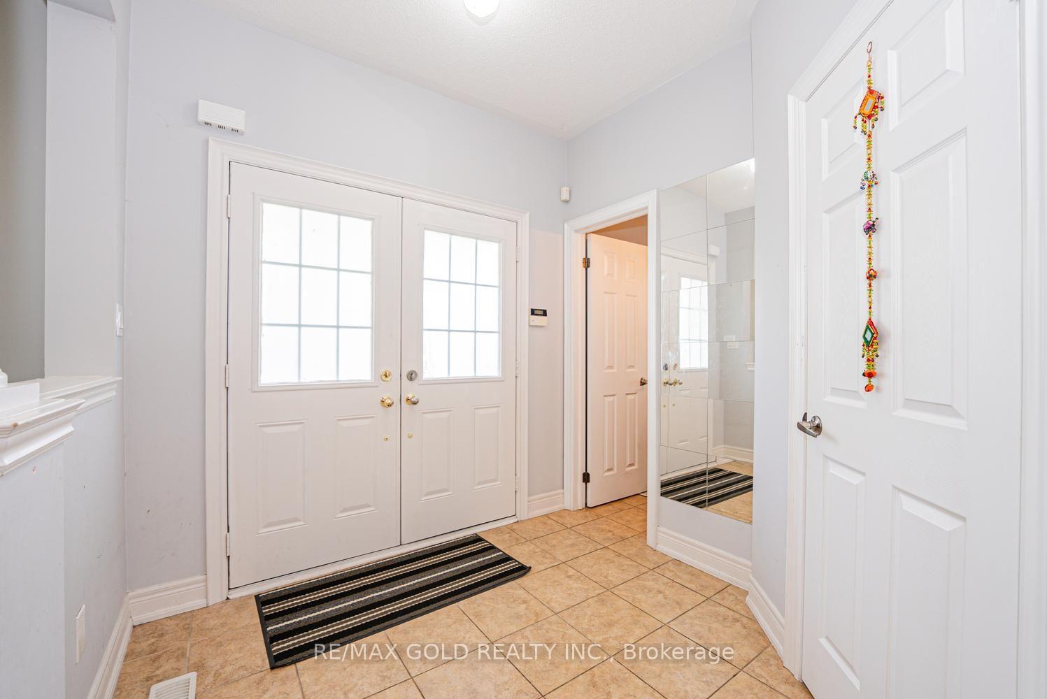 Photo 8 of 424 Barber Drive, Halton Hills, Georgetown — HOMEH