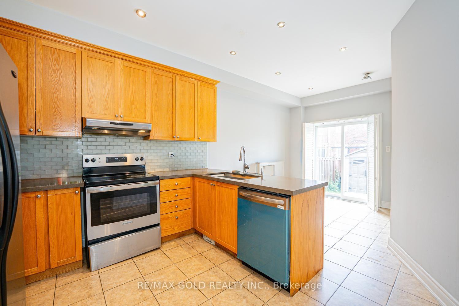 Photo 15 of 424 Barber Drive, Halton Hills, Georgetown — HOMEH