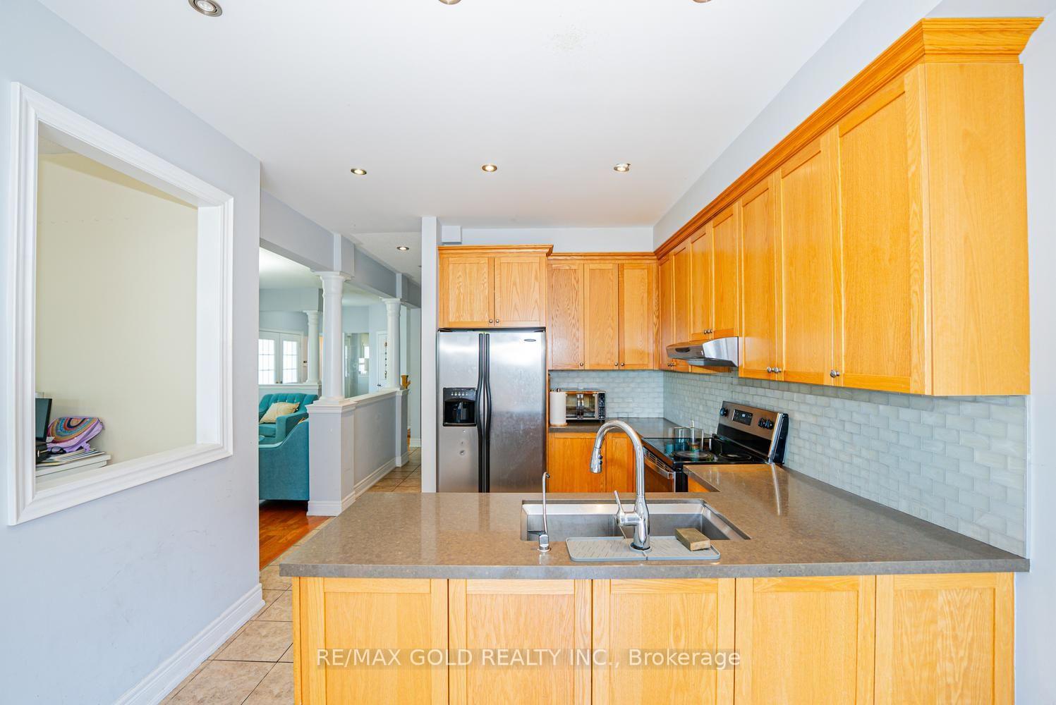 Photo 17 of 424 Barber Drive, Halton Hills, Georgetown — HOMEH