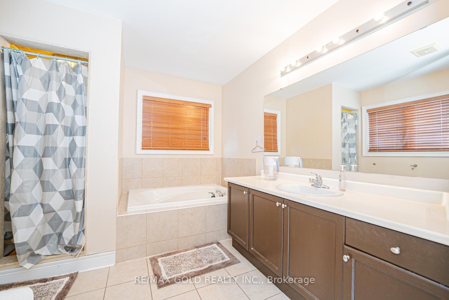 Photo 23 of 424 Barber Drive, Halton Hills, Georgetown — HOMEH
