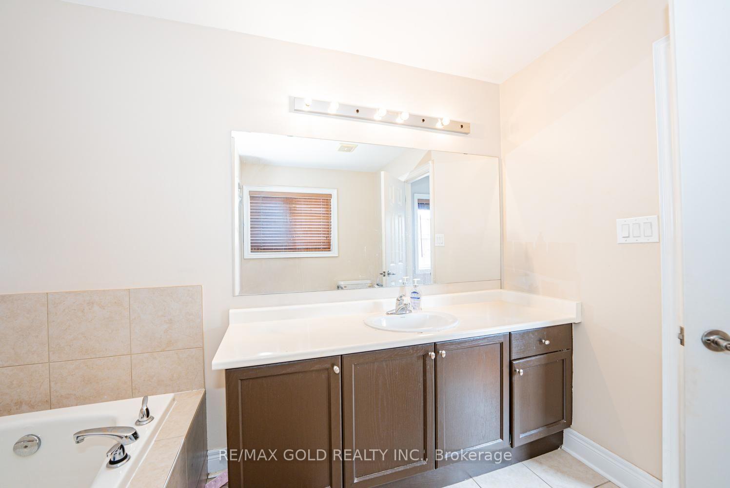 Photo 24 of 424 Barber Drive, Halton Hills, Georgetown — HOMEH