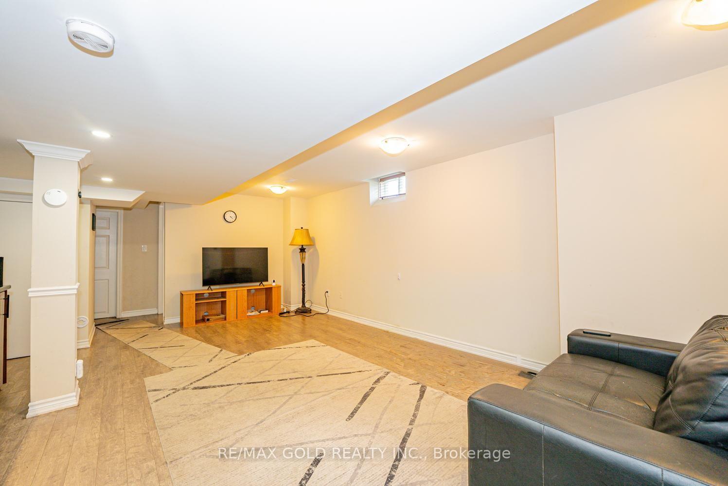 Photo 33 of 424 Barber Drive, Halton Hills, Georgetown — HOMEH