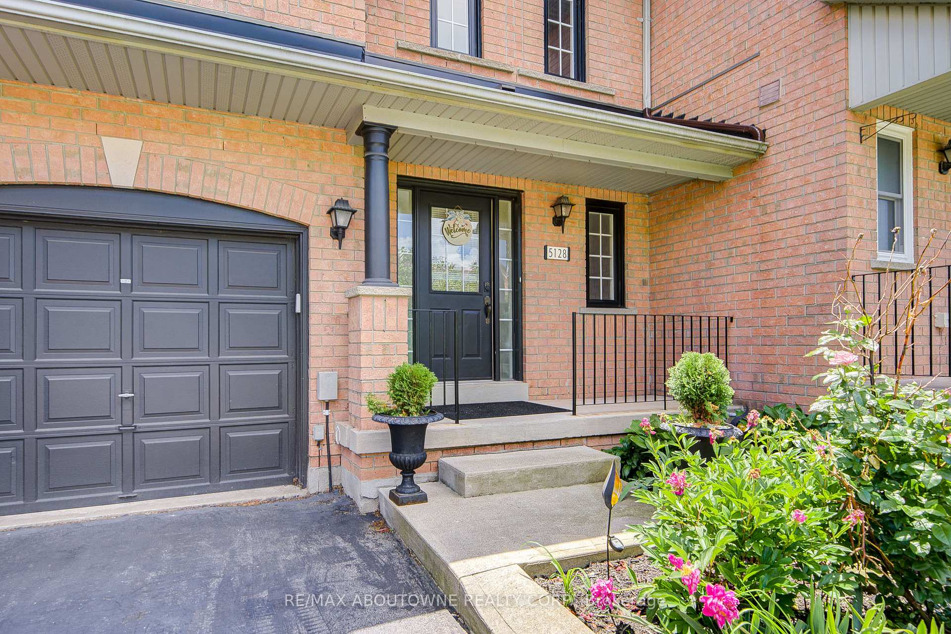 Photo 2 of 5128 Falconcrest Drive, Burlington, Uptown — HOMEH