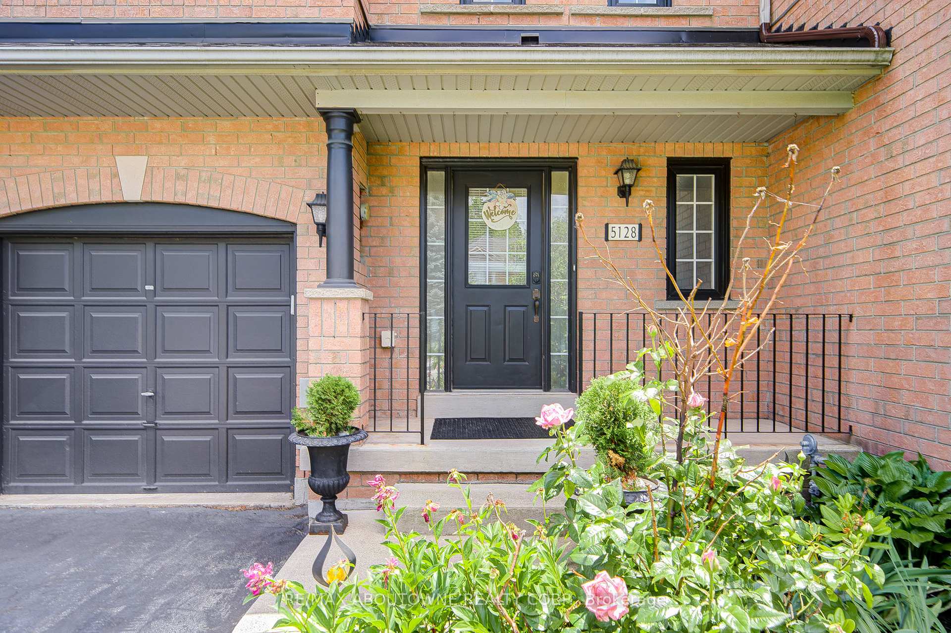 Photo 3 of 5128 Falconcrest Drive, Burlington, Uptown — HOMEH