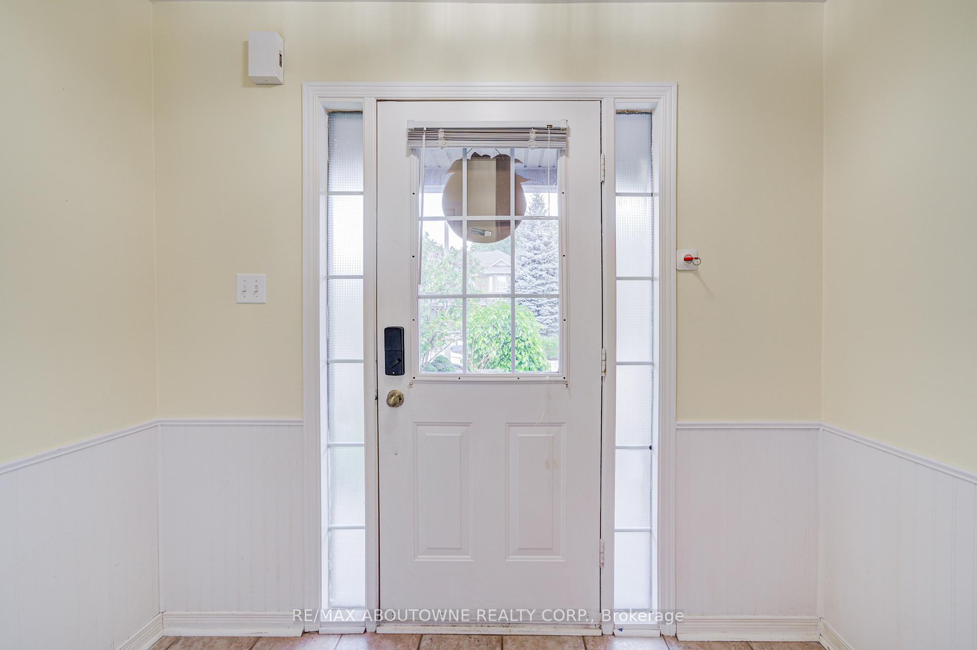 Photo 6 of 5128 Falconcrest Drive, Burlington, Uptown — HOMEH