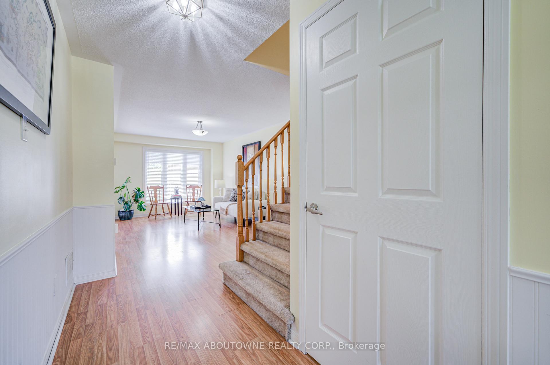 Photo 8 of 5128 Falconcrest Drive, Burlington, Uptown — HOMEH