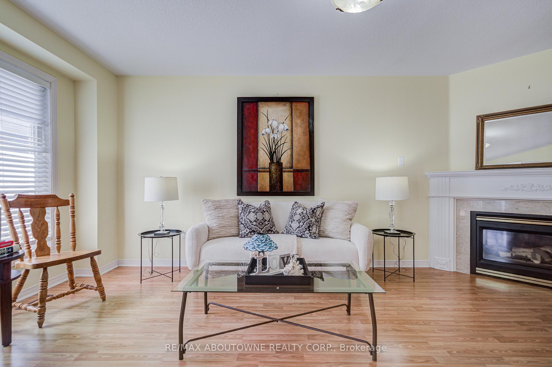Photo 12 of 5128 Falconcrest Drive, Burlington, Uptown — HOMEH