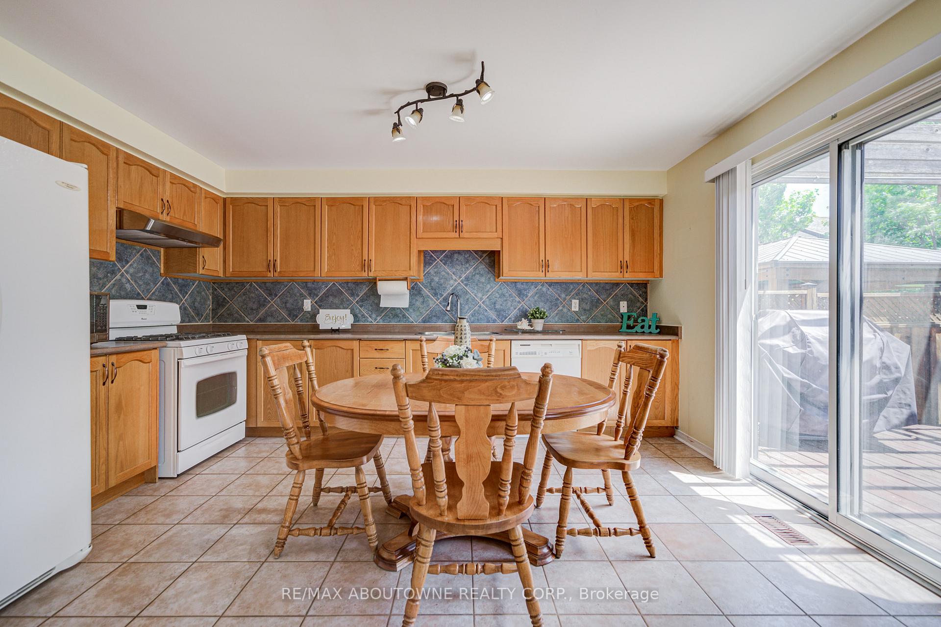 Photo 16 of 5128 Falconcrest Drive, Burlington, Uptown — HOMEH