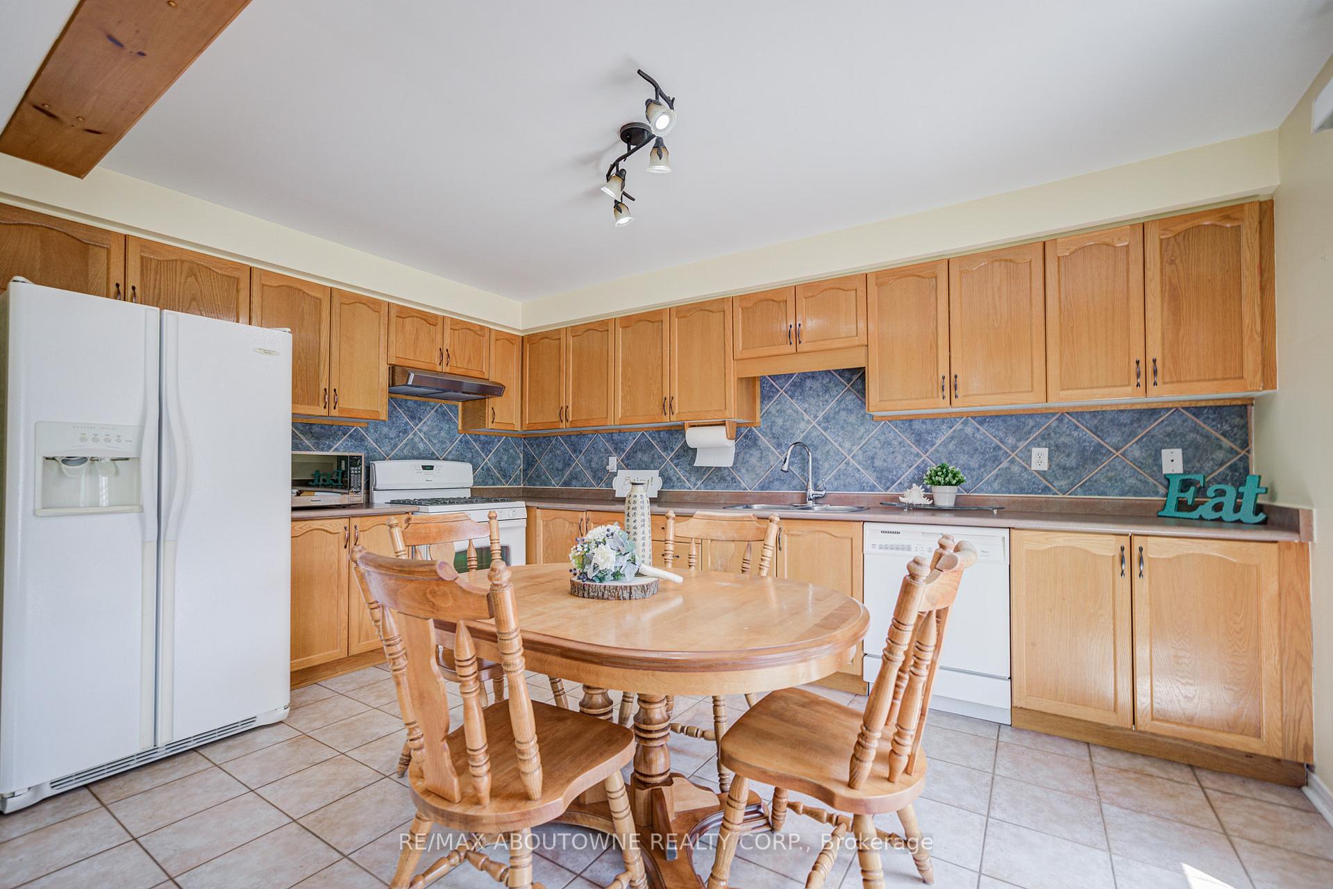 Photo 17 of 5128 Falconcrest Drive, Burlington, Uptown — HOMEH