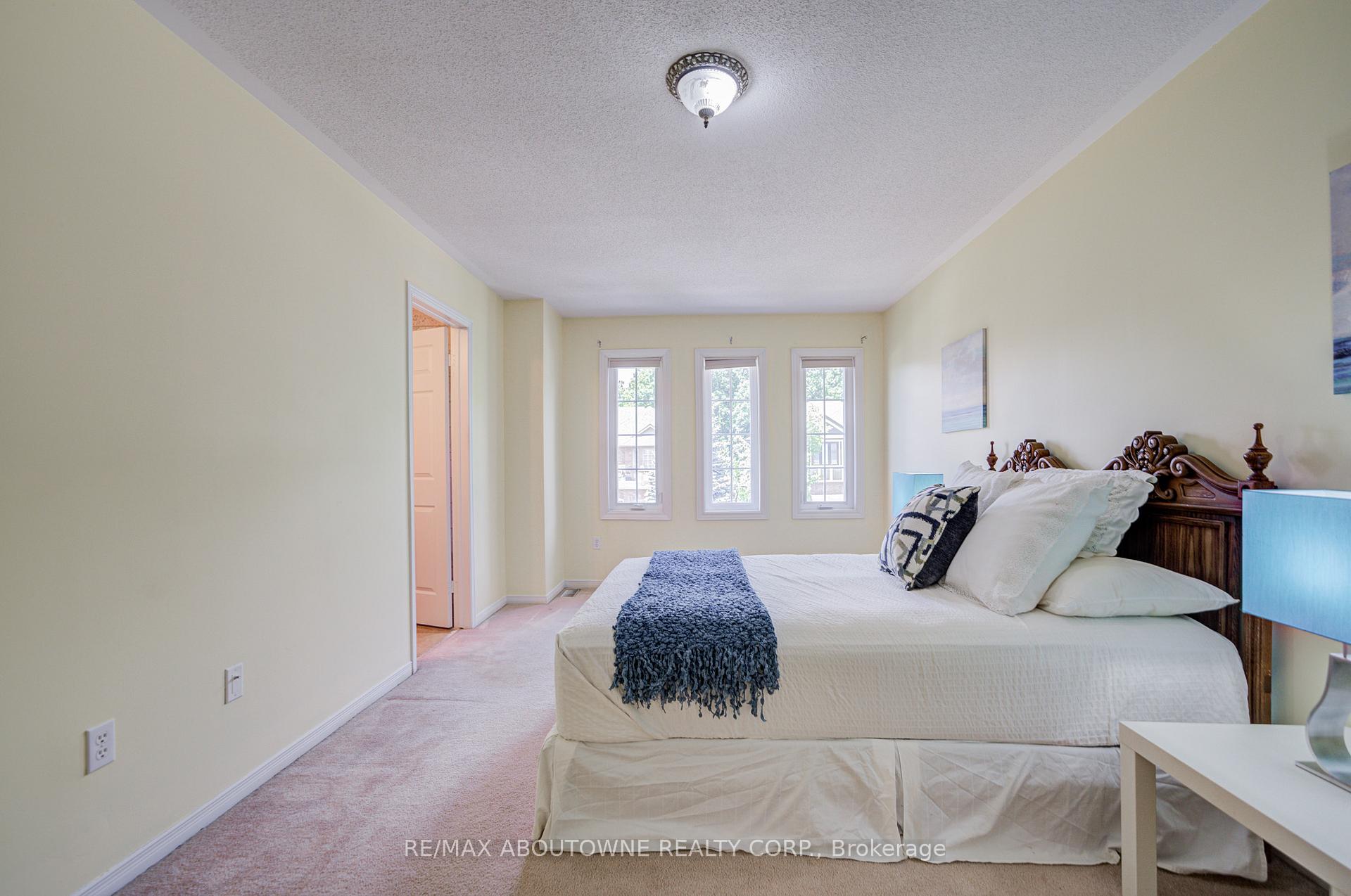 Photo 26 of 5128 Falconcrest Drive, Burlington, Uptown — HOMEH