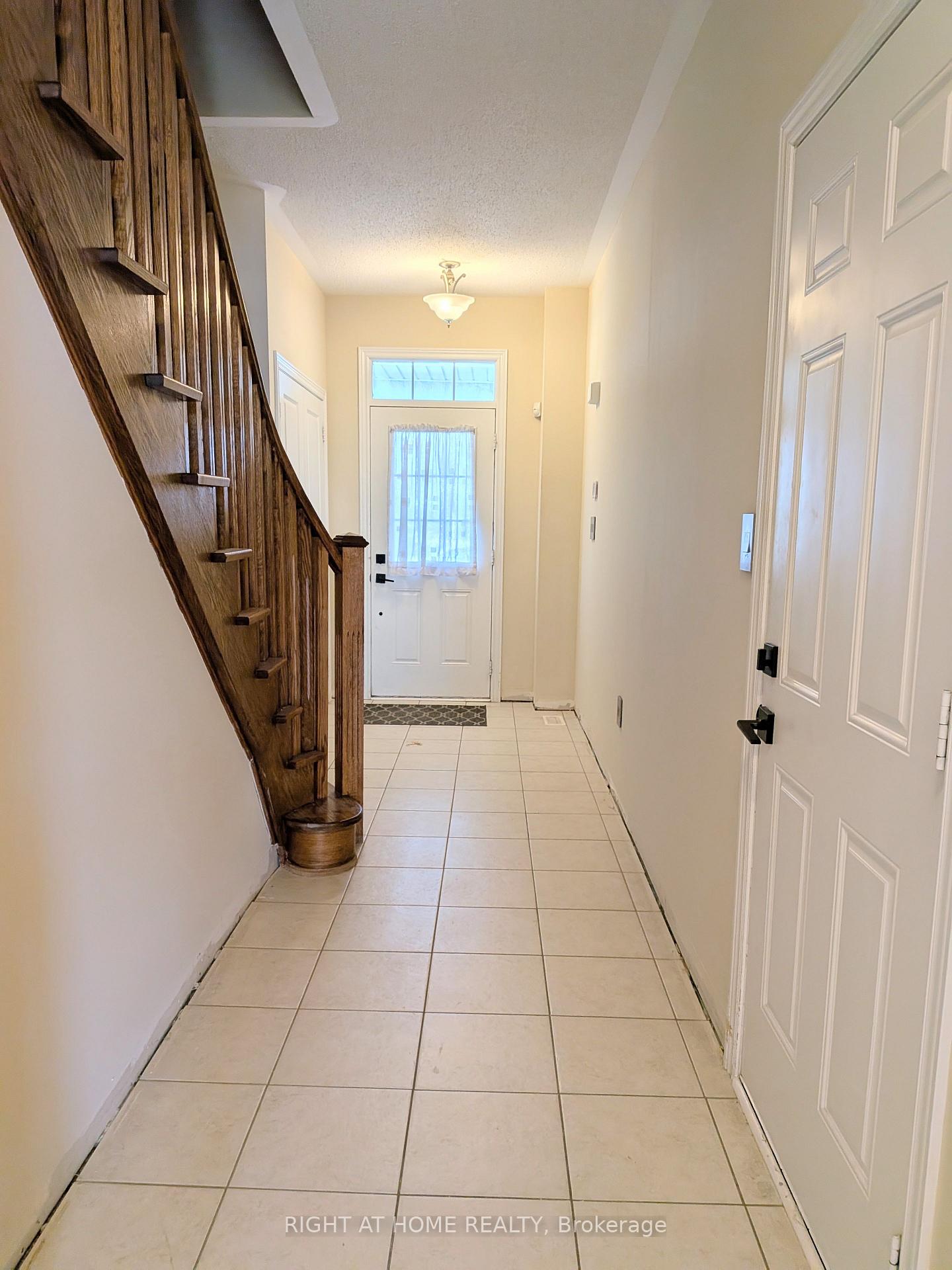 Photo 3 of 37 Biddens Square, Brampton, Bram East — HOMEH