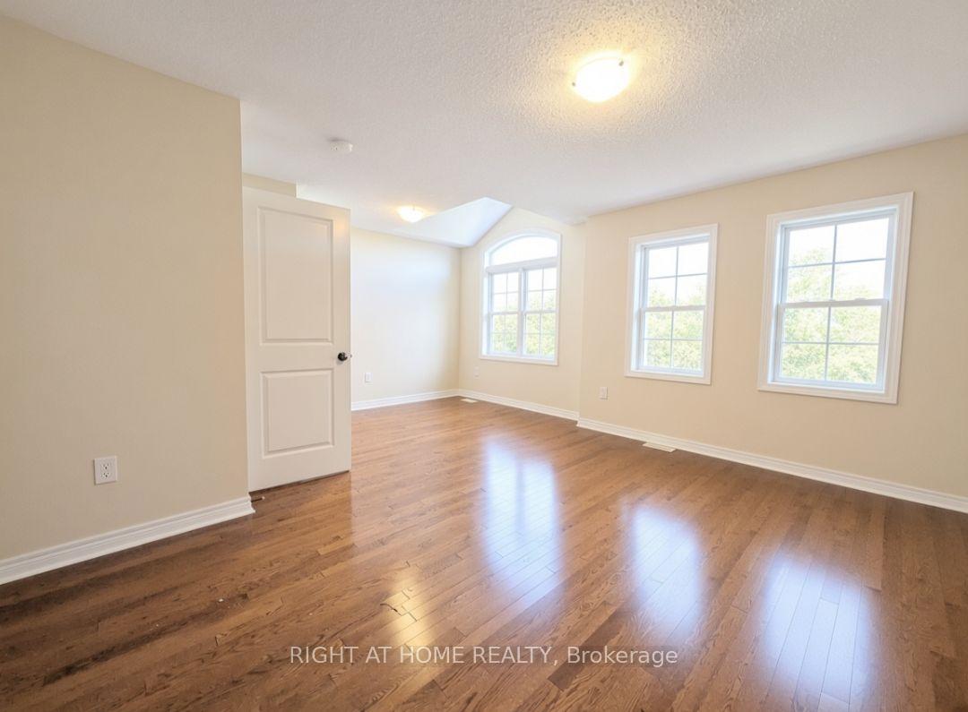 Photo 12 of 37 Biddens Square, Brampton, Bram East — HOMEH
