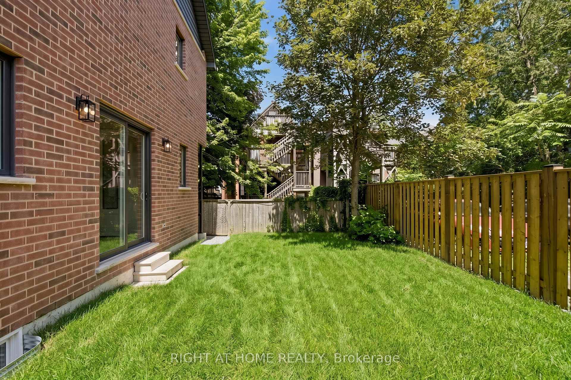 Photo 2 of 279 Hess Street S, Hamilton, Durand — HOMEH