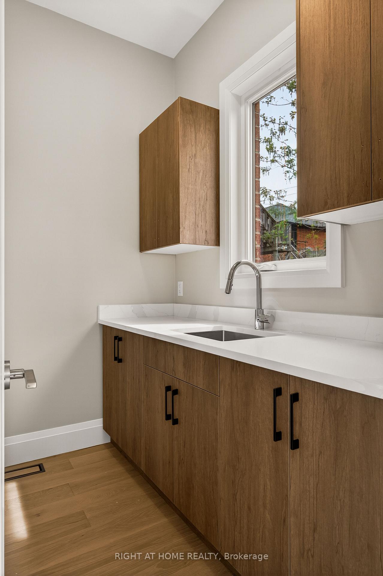 Photo 20 of 279 Hess Street S, Hamilton, Durand — HOMEH