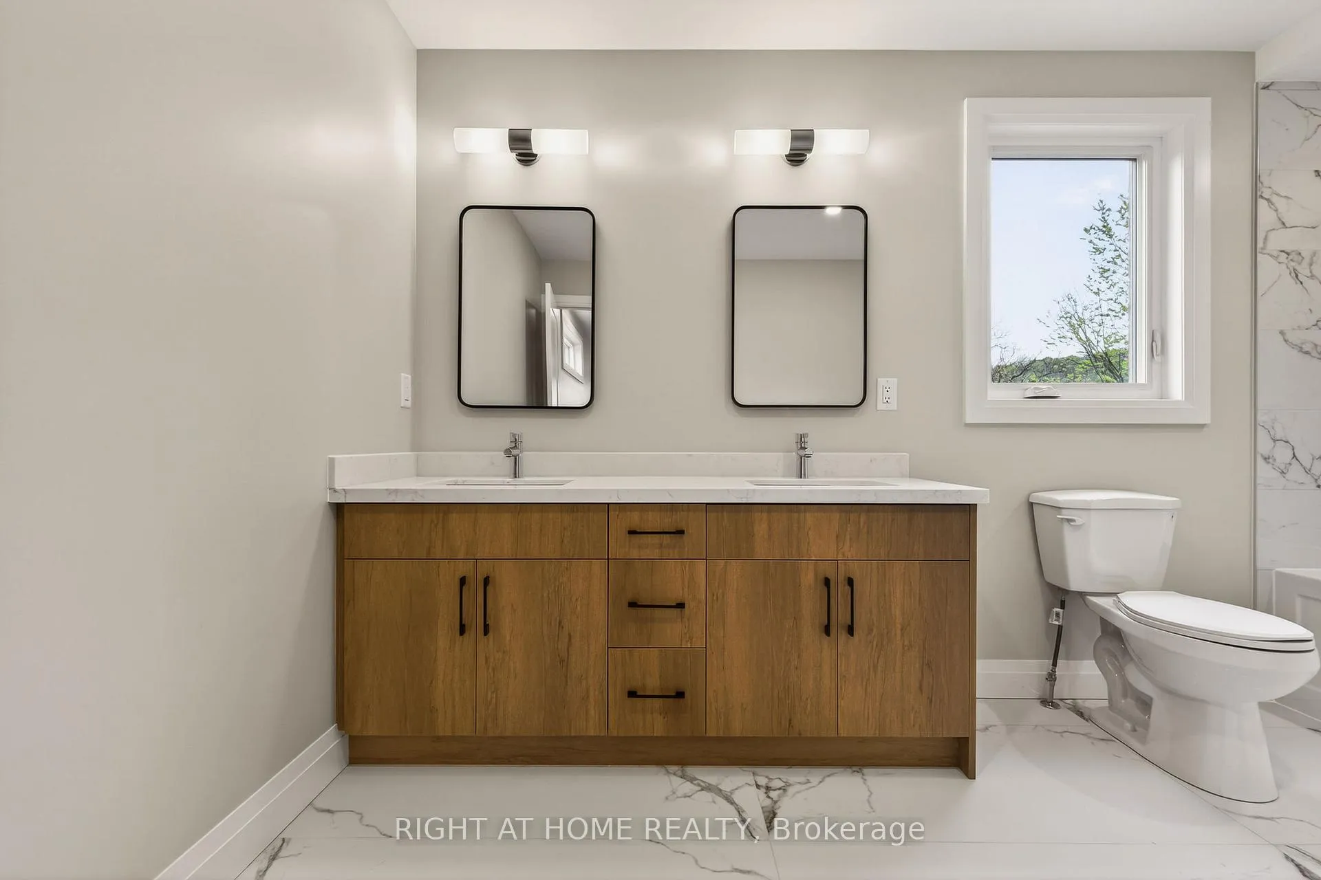 Photo 10 of 279 Hess Street S, Hamilton, Durand — HOMEH