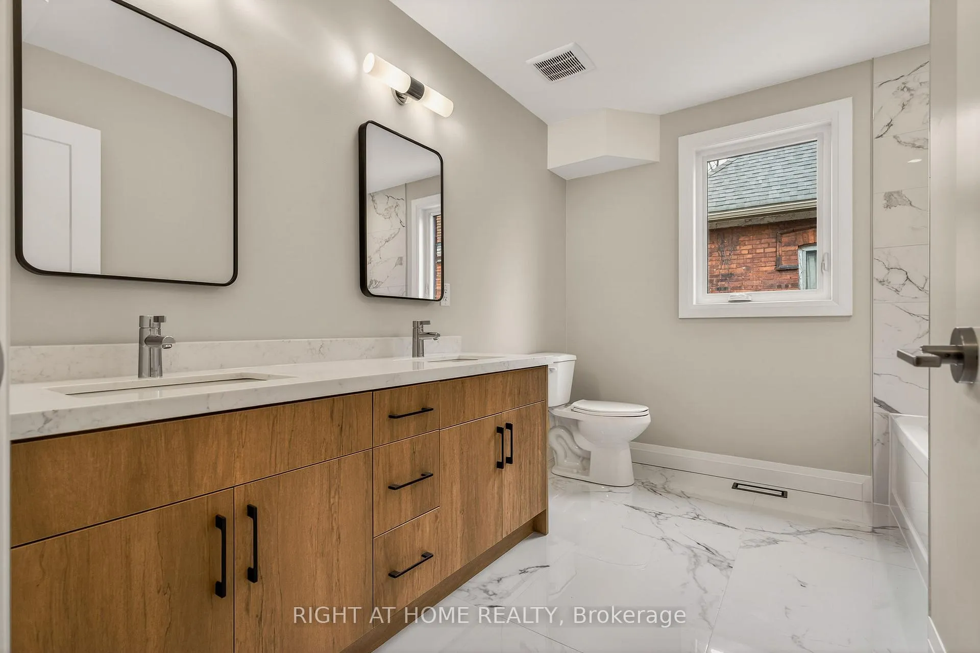 Photo 23 of 279 Hess Street S, Hamilton, Durand — HOMEH