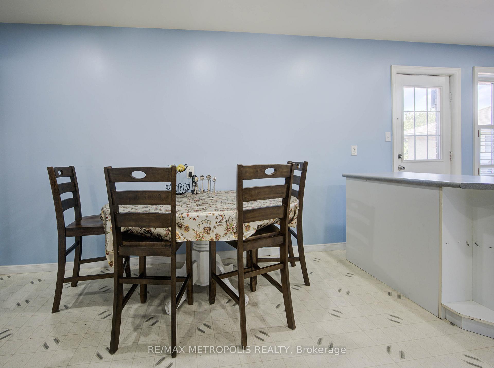 Photo 9 of 258 Saginaw Parkway, Cambridge, Fiddlesticks — HOMEH